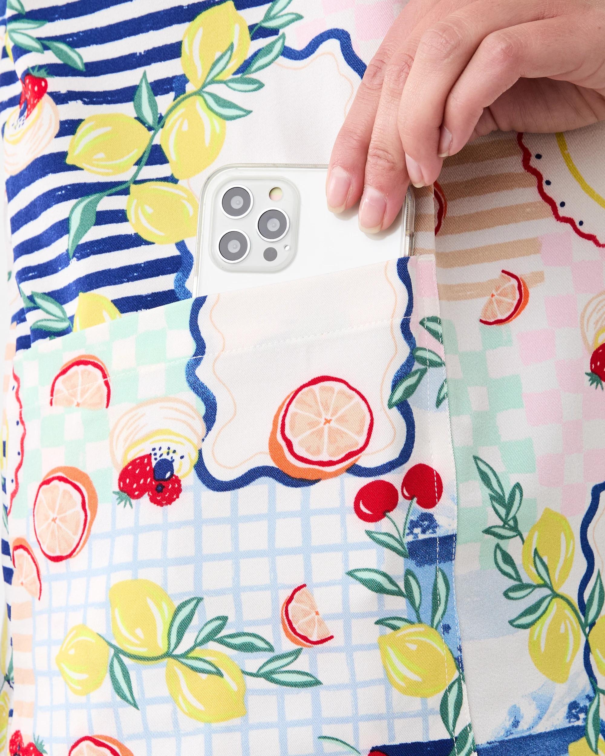 6 Workwear Print Scrub Top Wht Picnic, 6 of 7