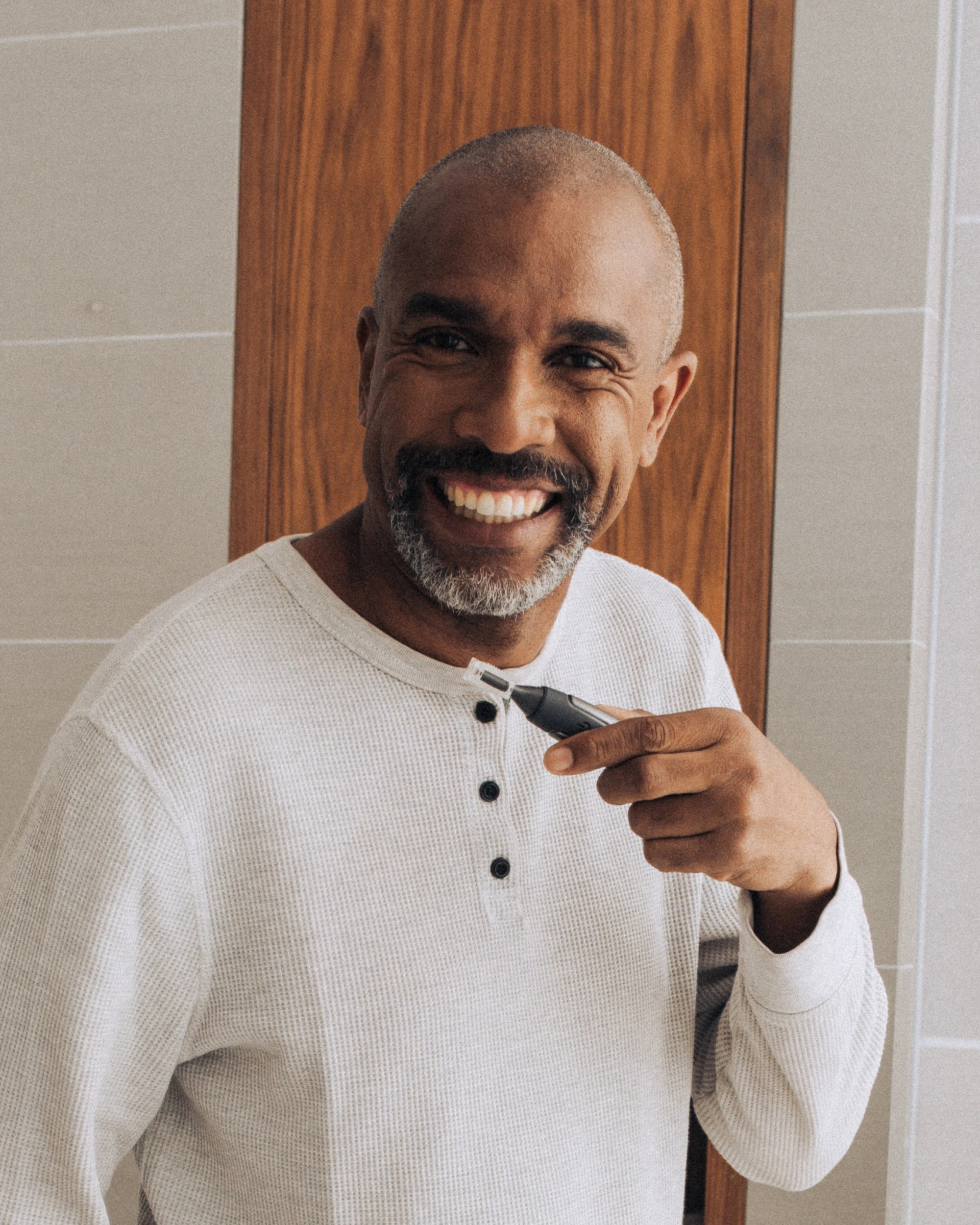 7 MicroTouch Titanium Max Trim Shape And Remove Hair With Micro Precision, 7 of 7