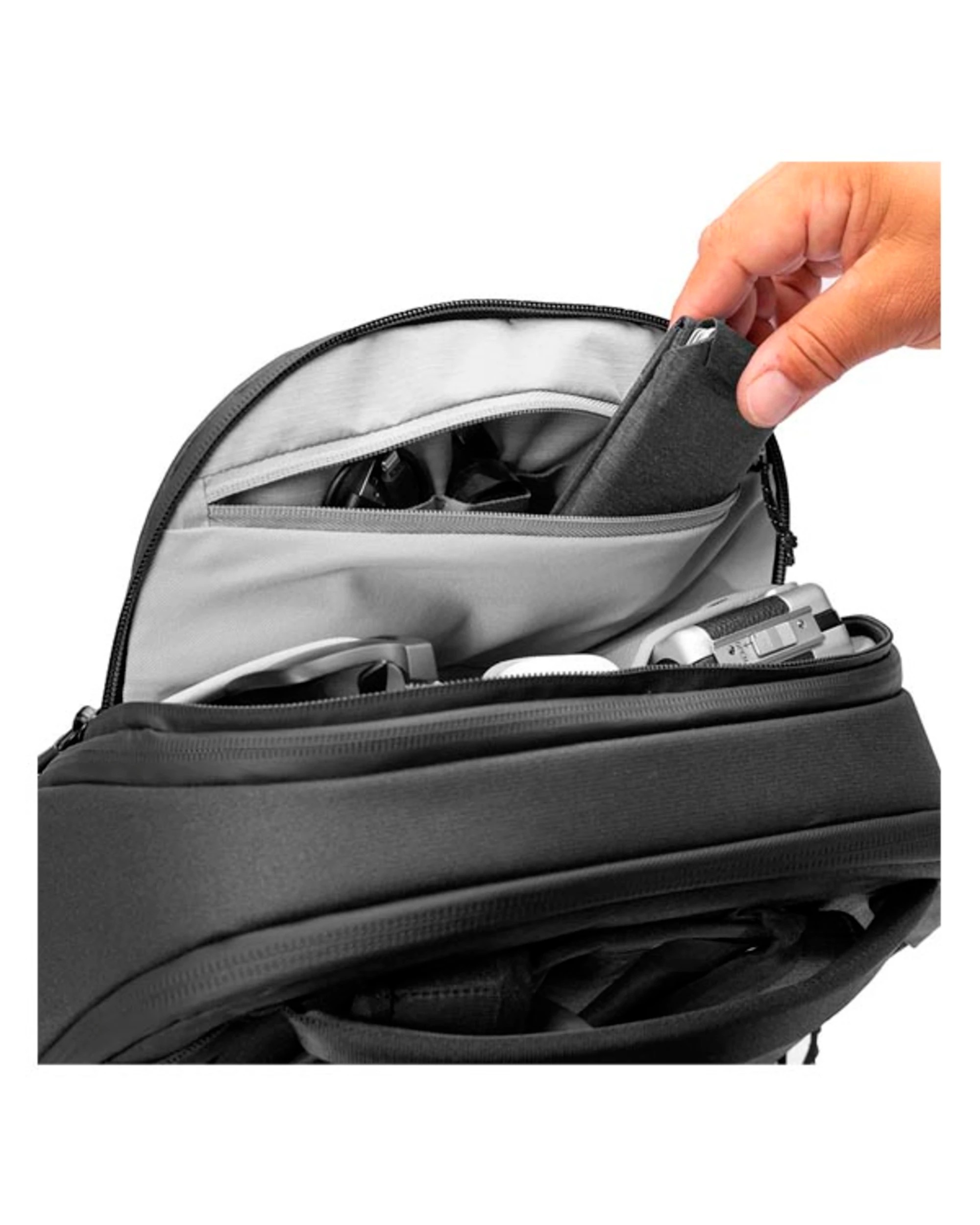 4 Peak Design Travel Backpack 30L - Black, 4 of 5