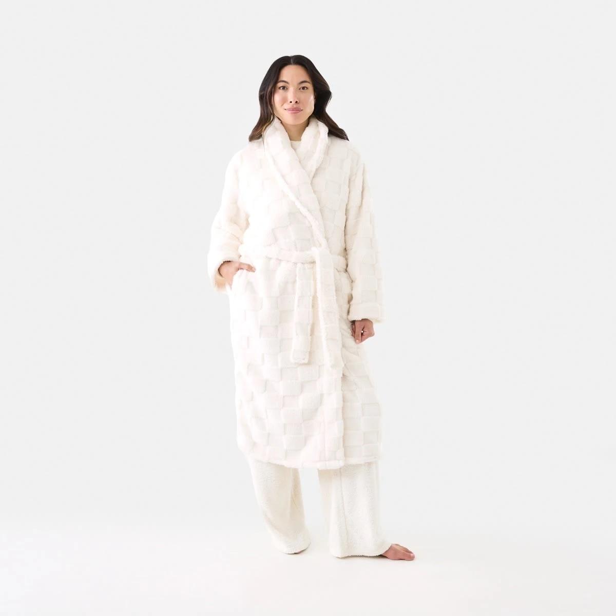 2 Printed Fleece Gown Nat Check, 2 of 8