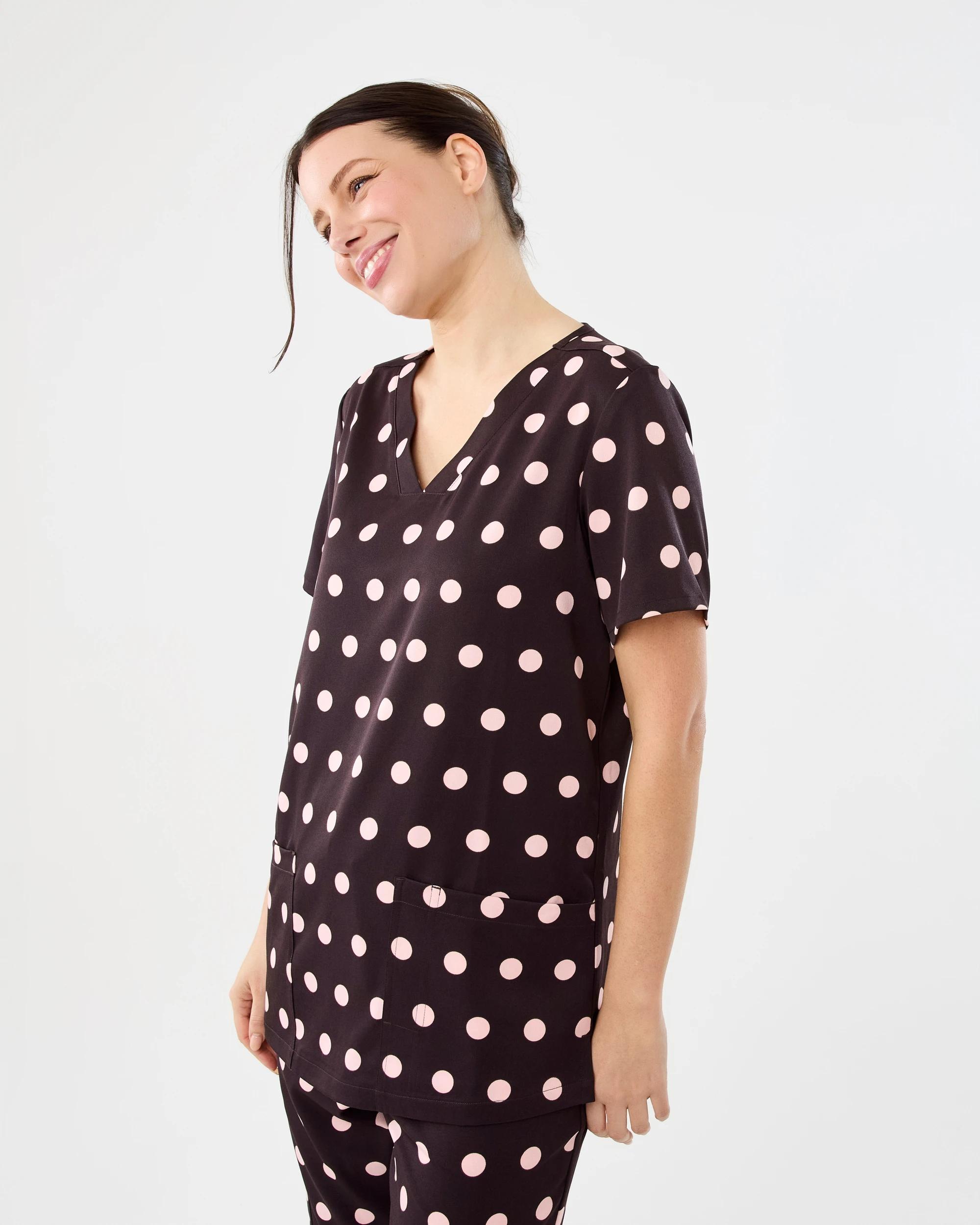 2 Workwear Print Scrub Top Brn Dots, 2 of 6