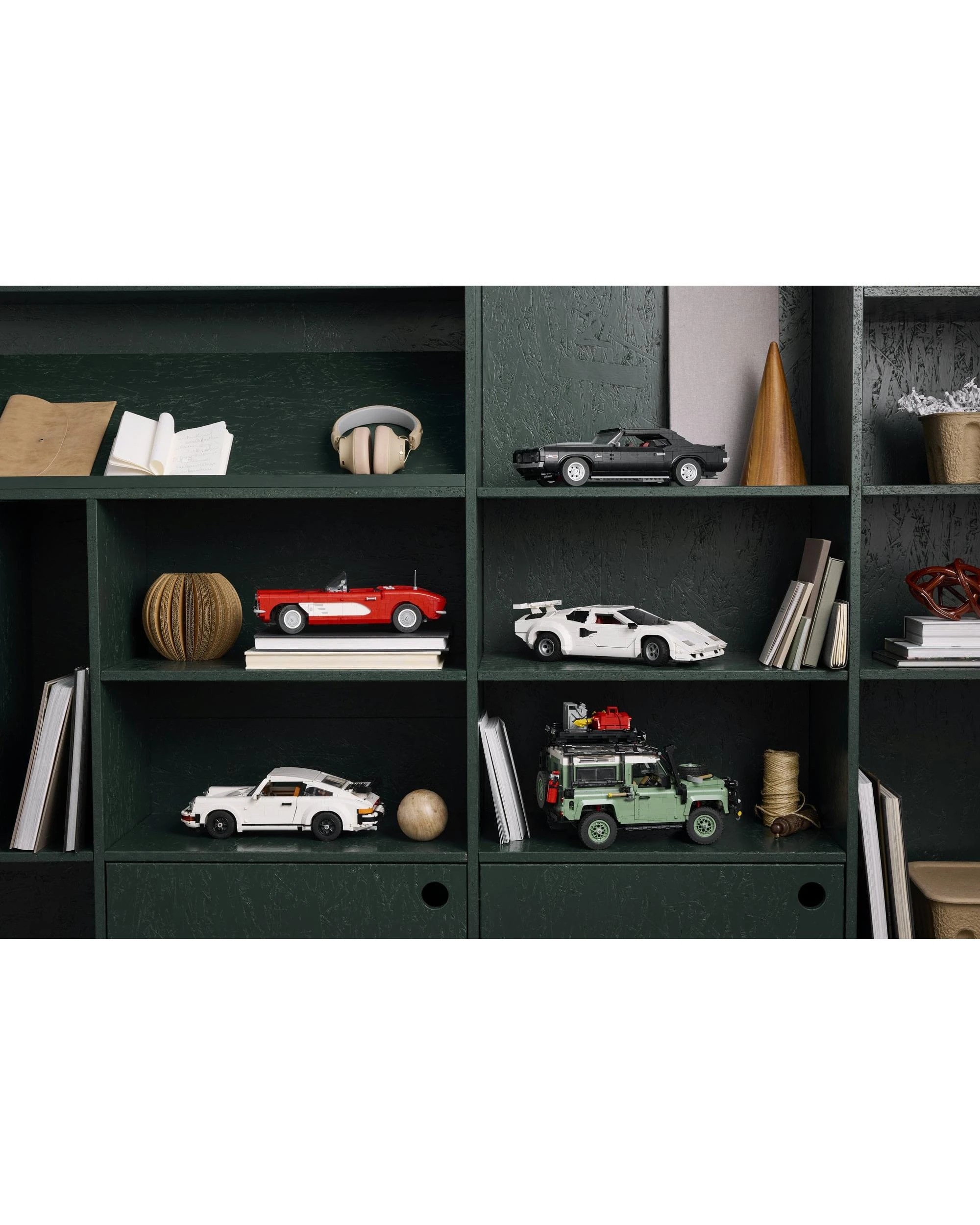 9 LEGO Icons Land Rover Classic Defender 90 - 10317, 9 of 10