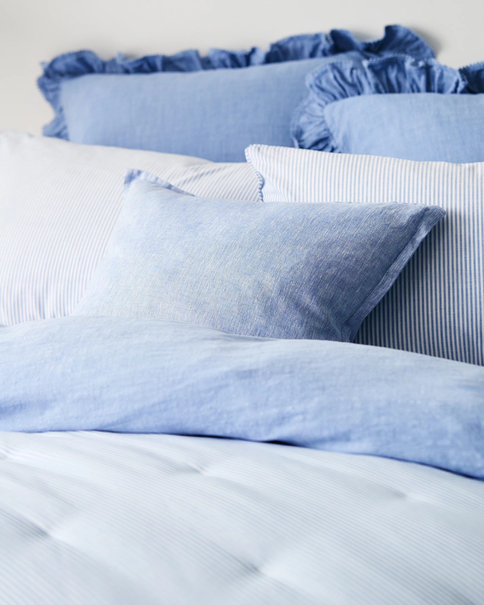 5 Target Hampton Stripe Comforter Set
 - Super King Bed
 - Blue, 5 of 6