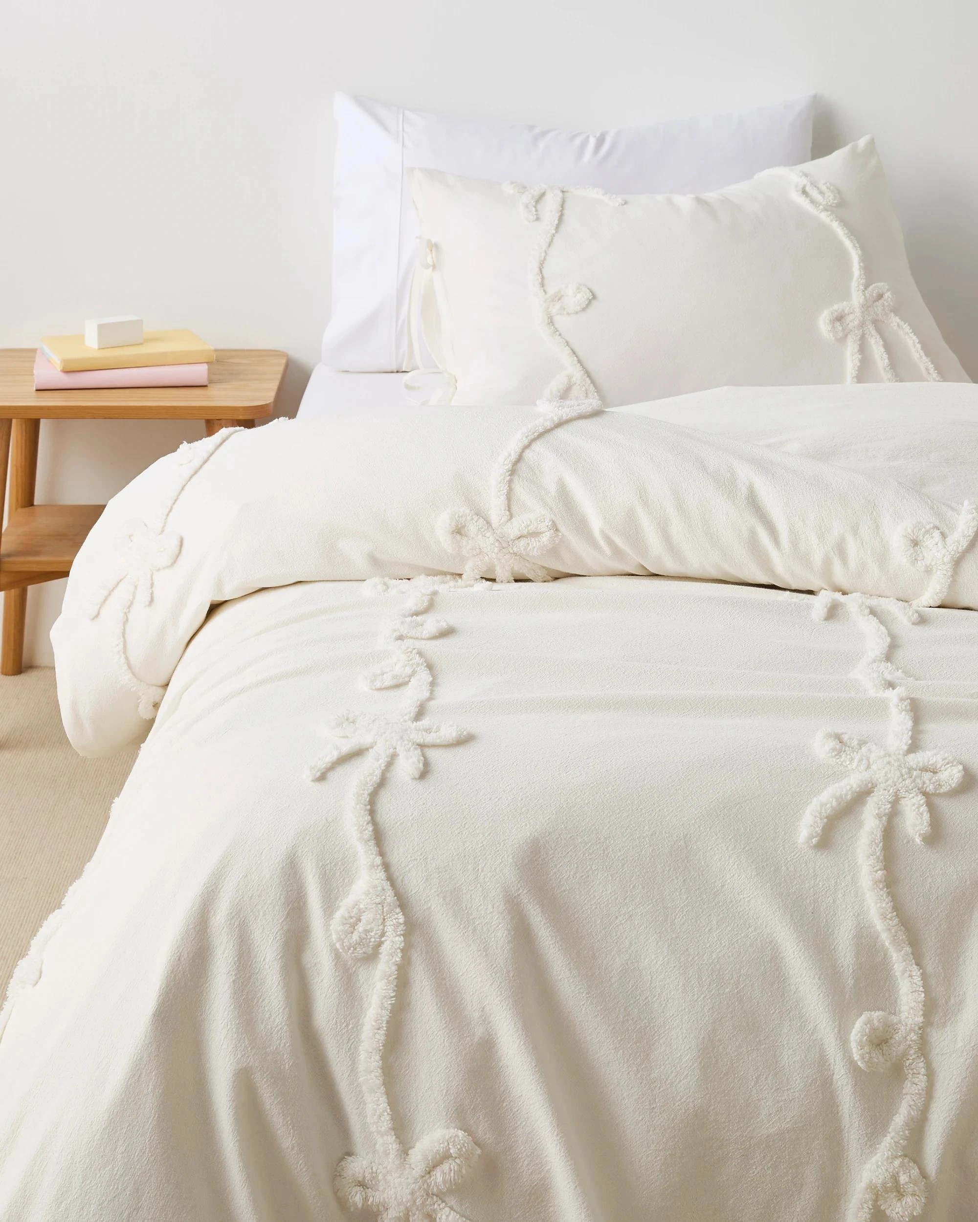 1 Target Bonnie Bows Textured Quilt Cover Set - Queen Bed - White, 1 of 4