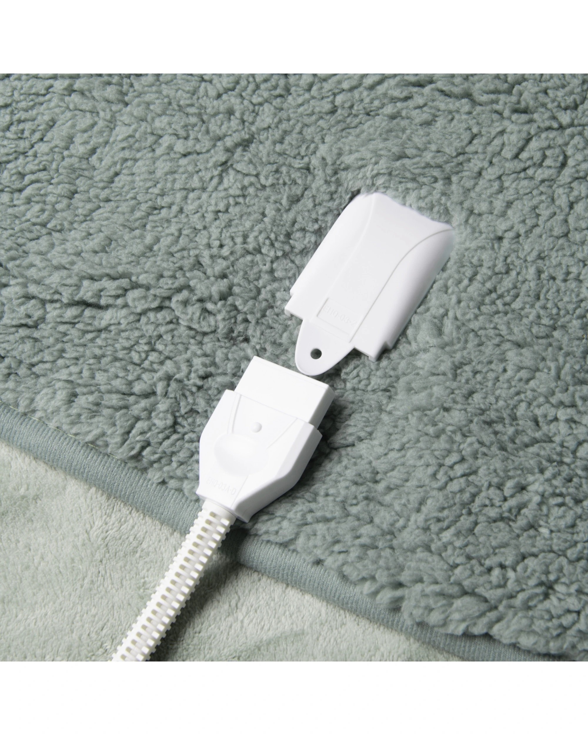 6 Dreamaker Eve Reversible Sherpa & Coral Fleece Heated Throw 180x200cm - Olive and Sage, 6 of 8