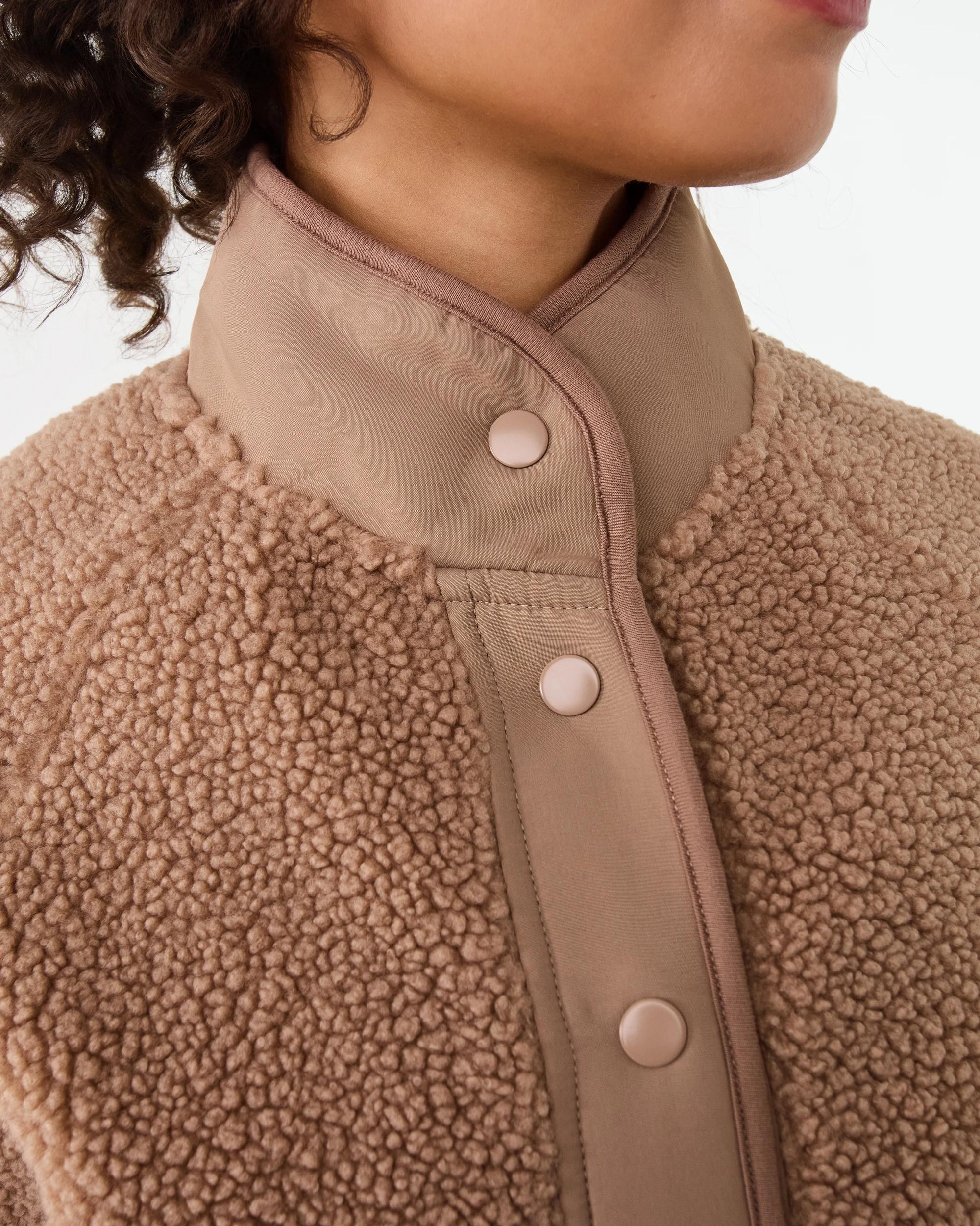 8 Active Womens Contrast Sherpa Quilted Jacket Mud Mush, 8 of 9