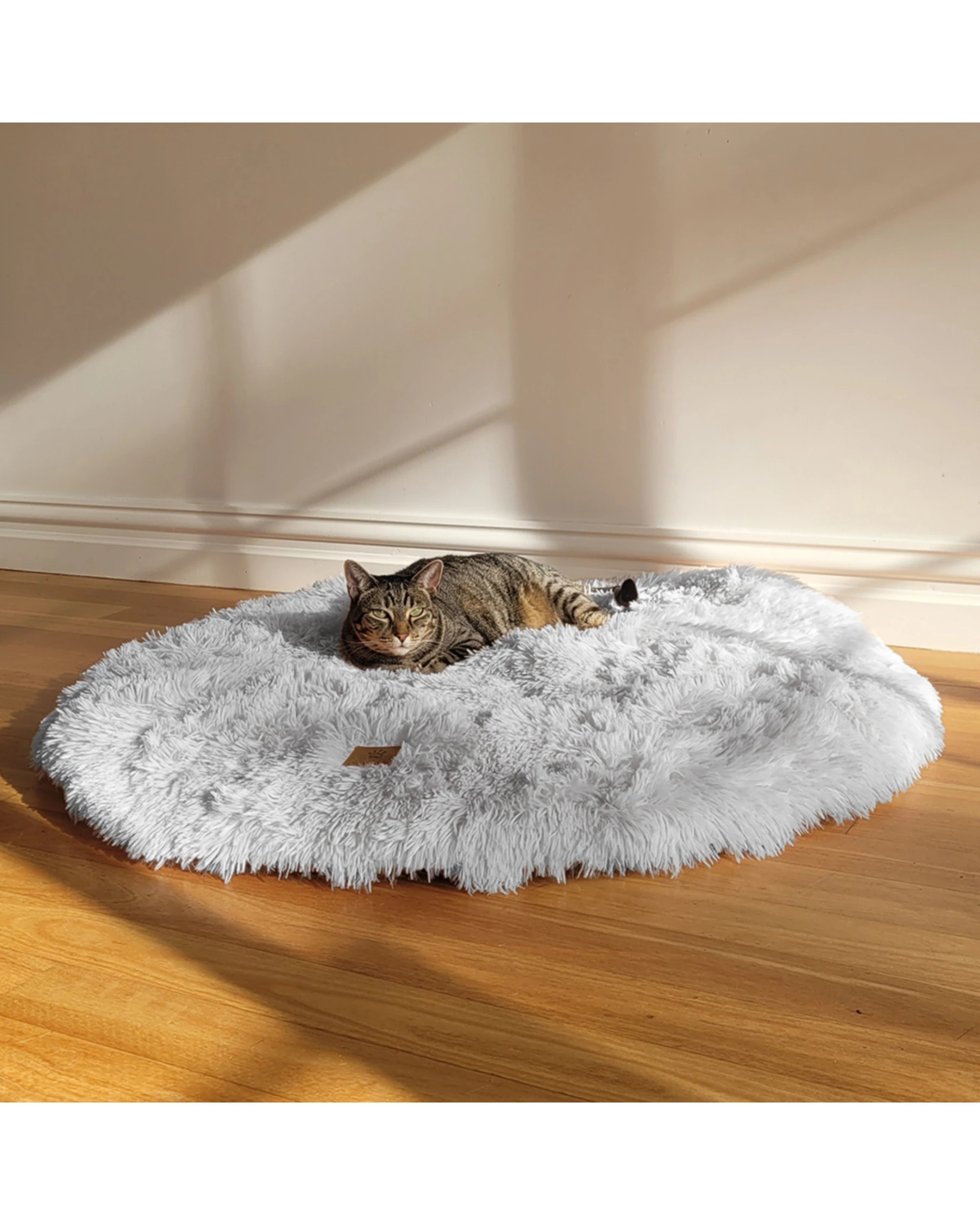 Charlie's Shaggy Faux Fur Round Calming Dog Mat Large - Arctic White ...