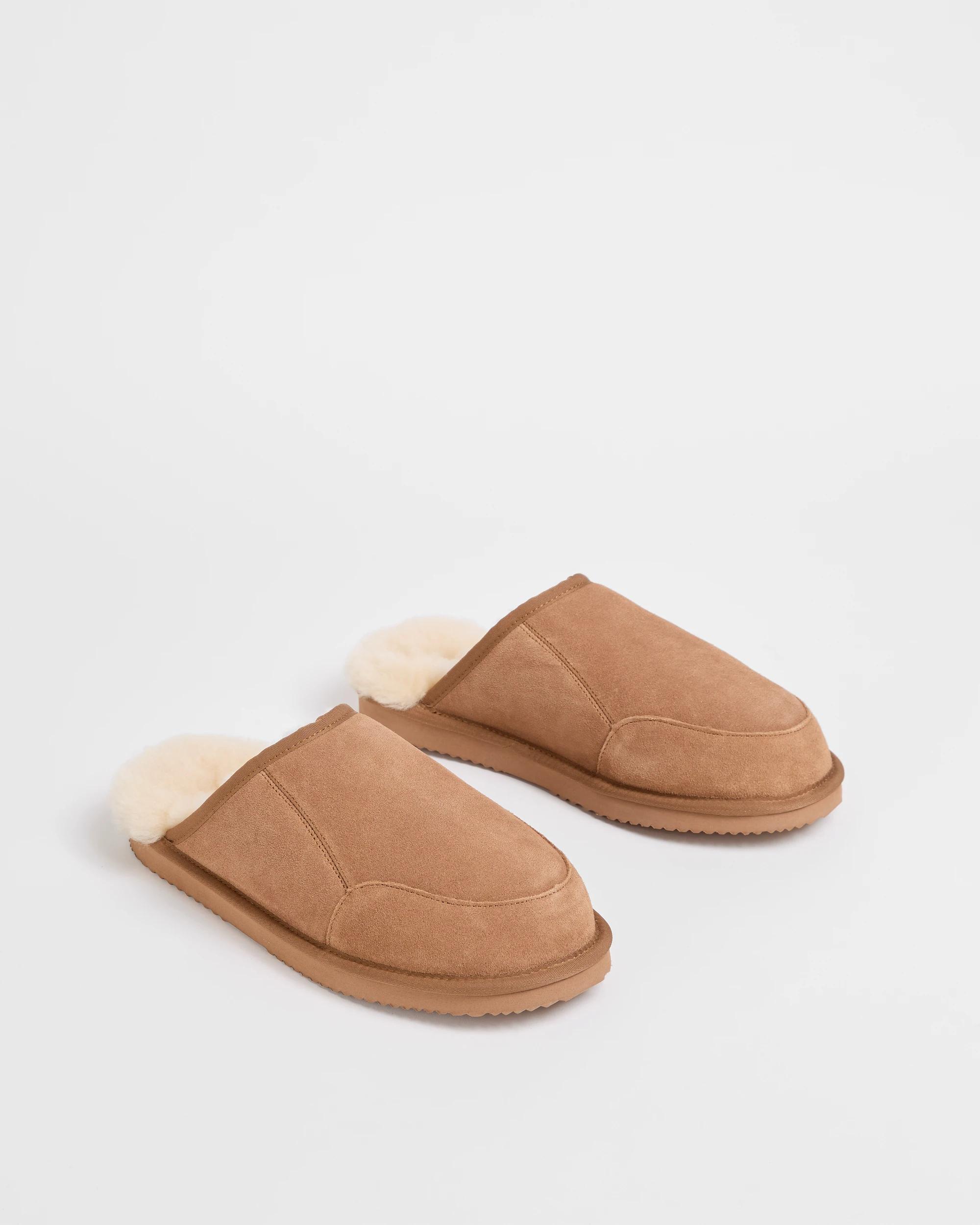 2 AUSTRALIAN DESIGN UGG Australian Design Sheepskin and Leather Slipper Scuff CHESTNUT, 2 of 3