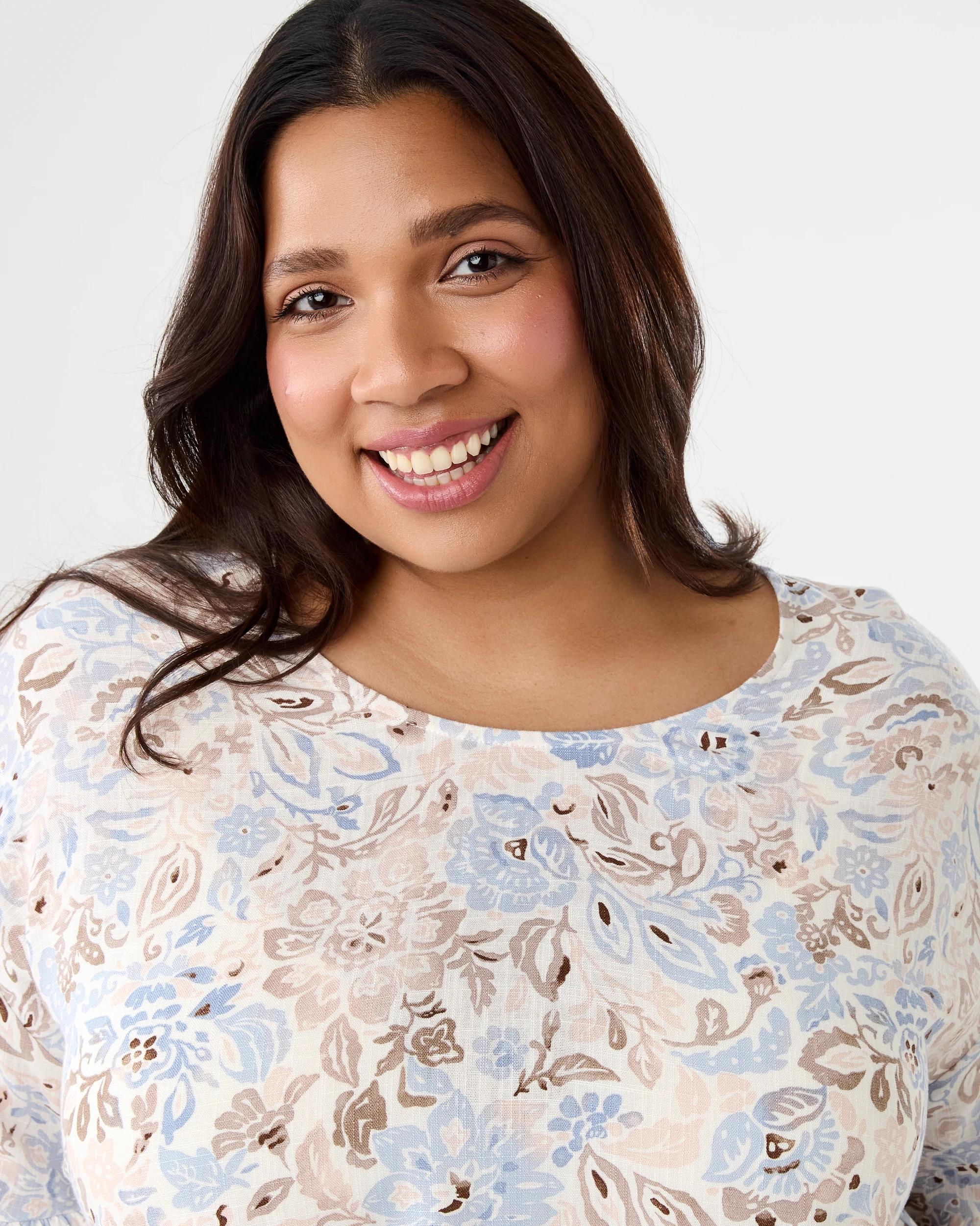 4 Curve Short Sleeve Button Back Top Chintz Frl, 4 of 7