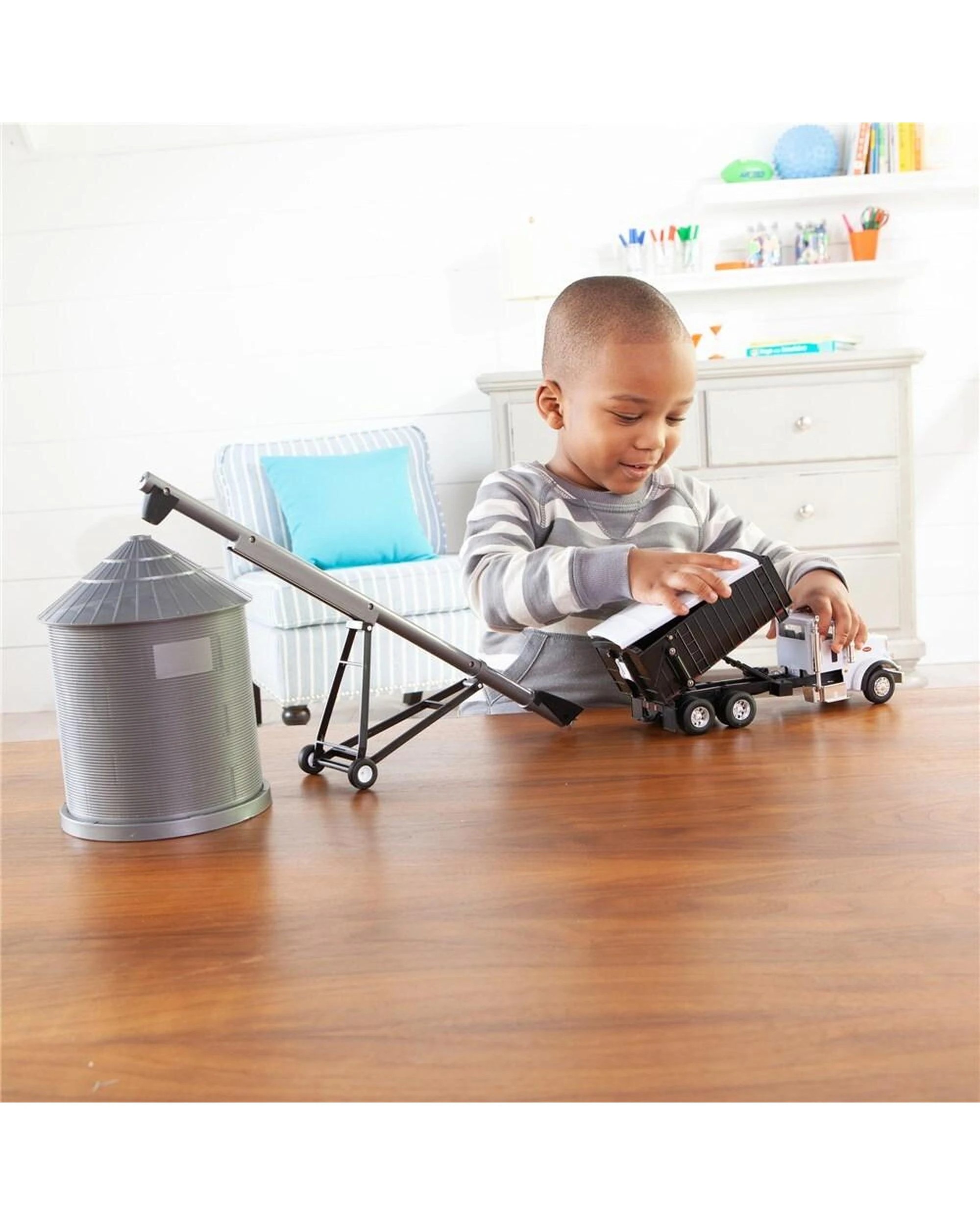 3 ERTL Big Farm Peterbilt Model 367 Straight Truck w Grain Box & Grain Bin 1:32 Scale  46501, 3 of 3