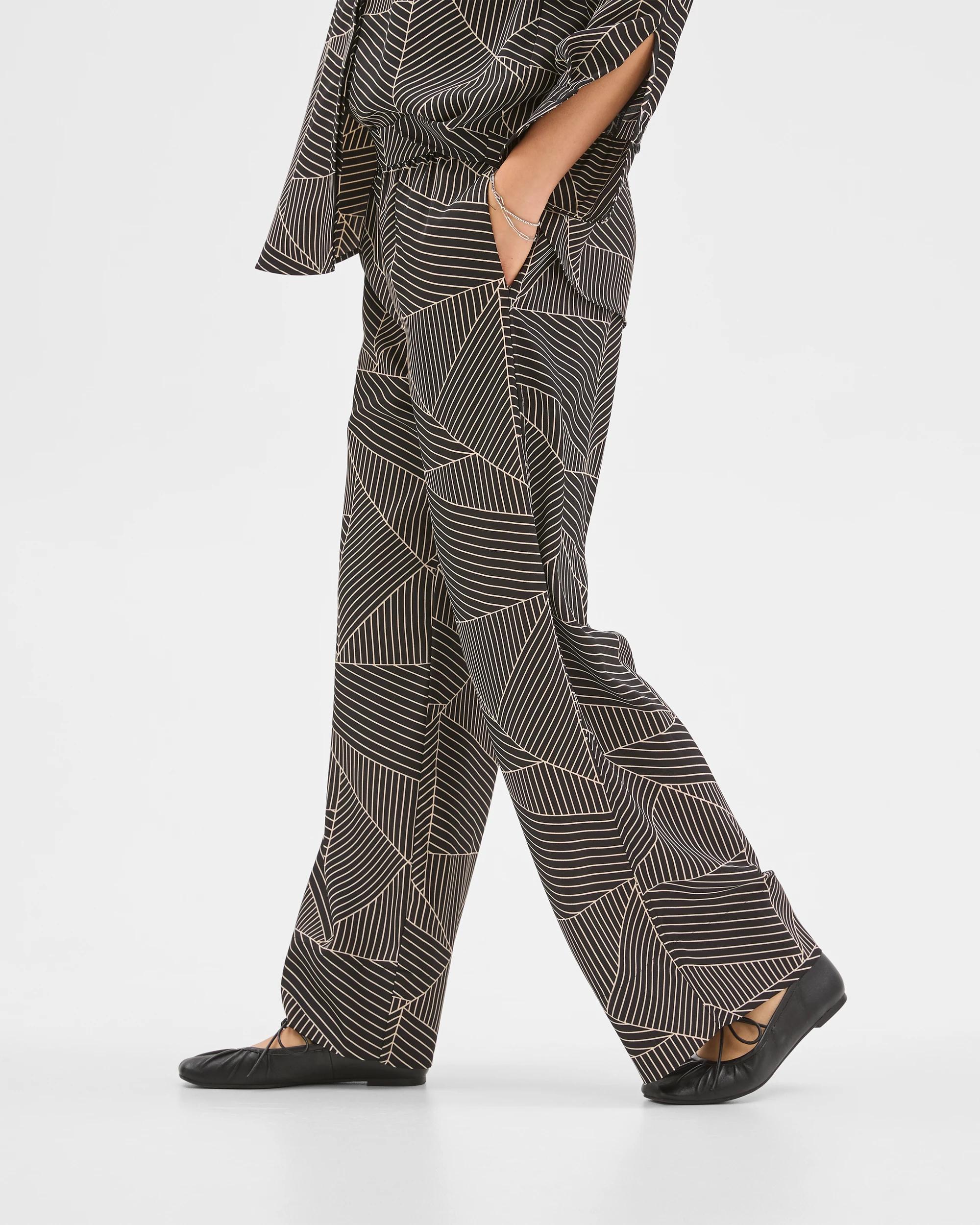 3 Preview Flat Front Wide Leg Pants BLACK SPLICED GEO, 3 of 6