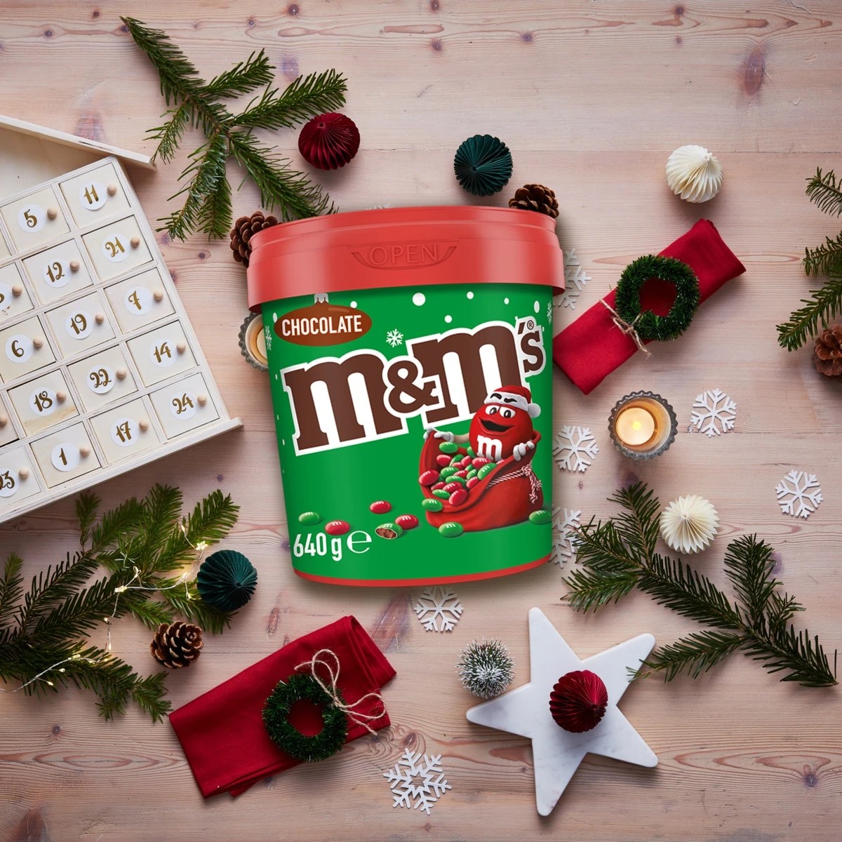 4 M&M's Red and Green Milk Chocolate Christmas Bucket 640g, 4 of 6