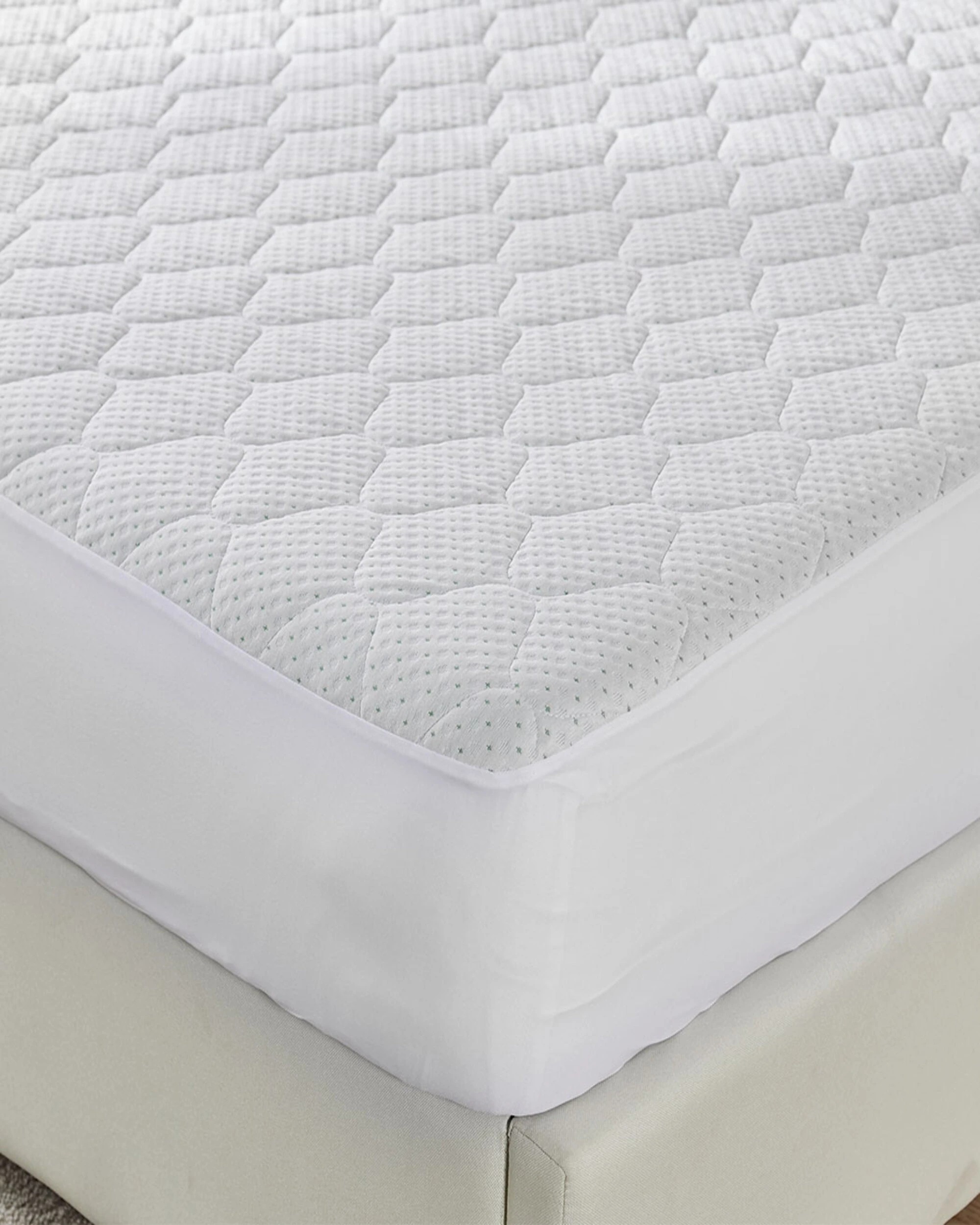 7 Dreamz Bamboo Mattress Protector Double, 7 of 7