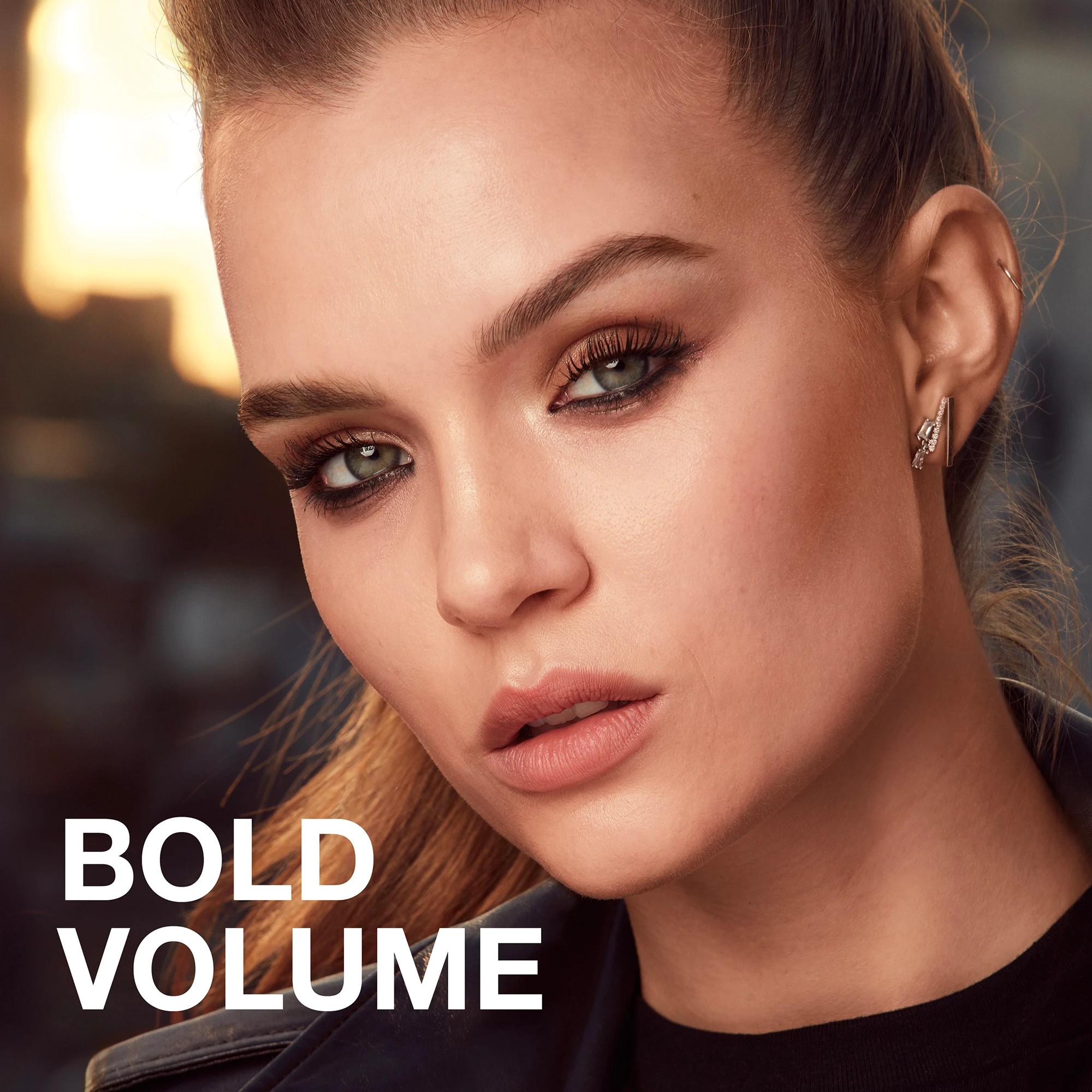 5 Maybelline Colossal Volumising Masacara - Classic Black, 5 of 6