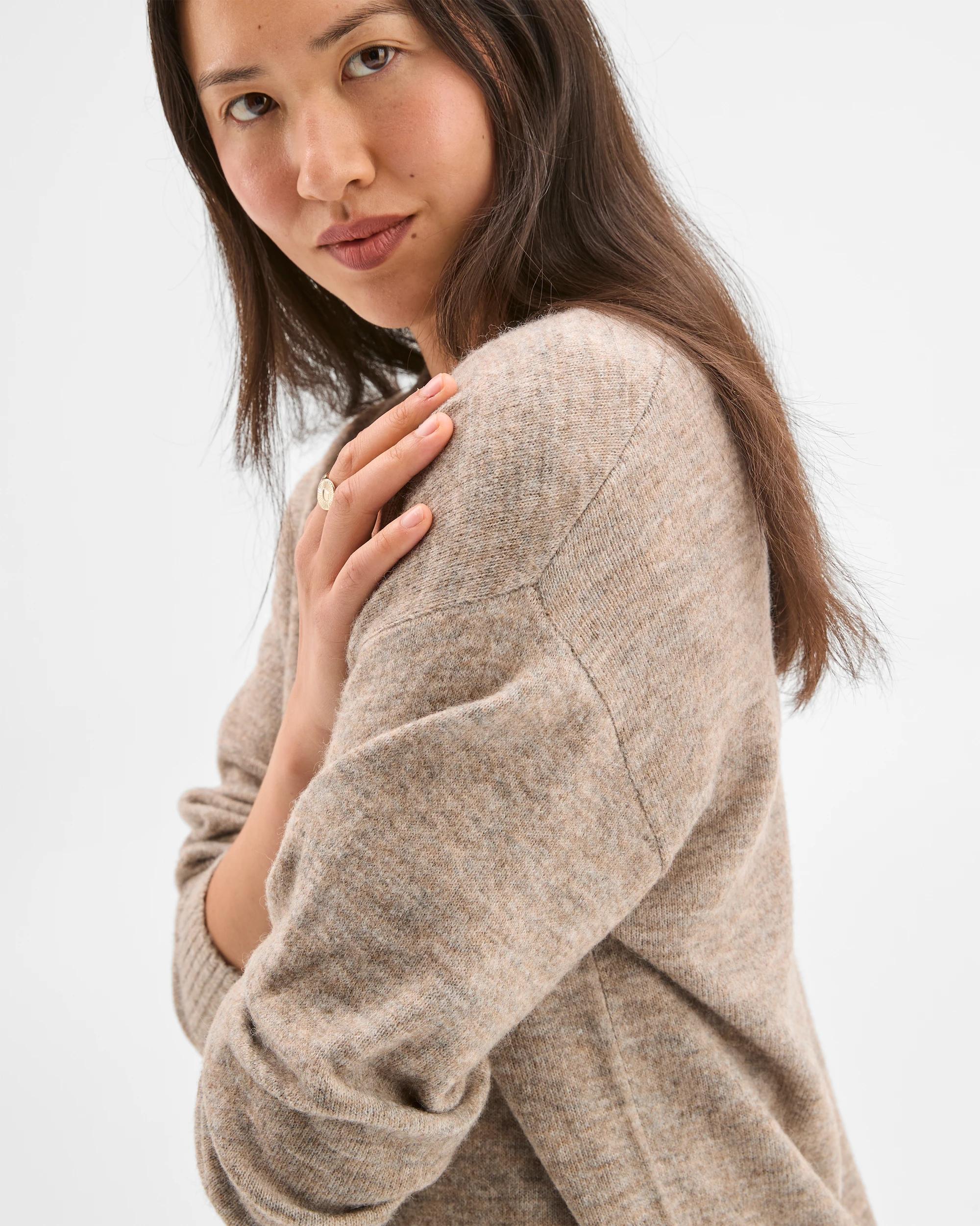 4 Target Woman Lightweight Lofty V-Neck Jumper TAUPE MARLE, 4 of 7