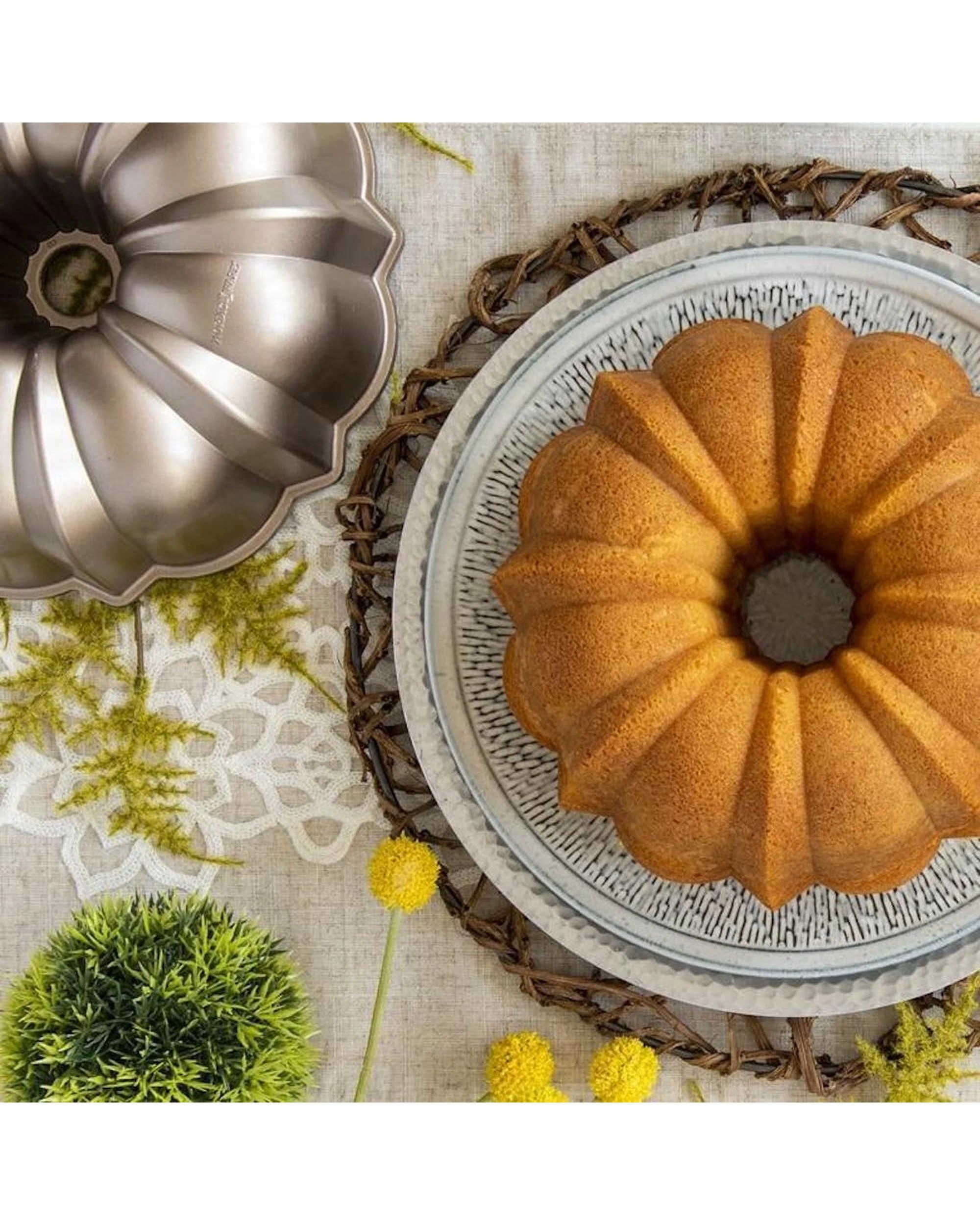 3 Nordic Ware Toffee Original Bundt Pan  26.5 x 26.5 x 9.5cm, 3 of 5