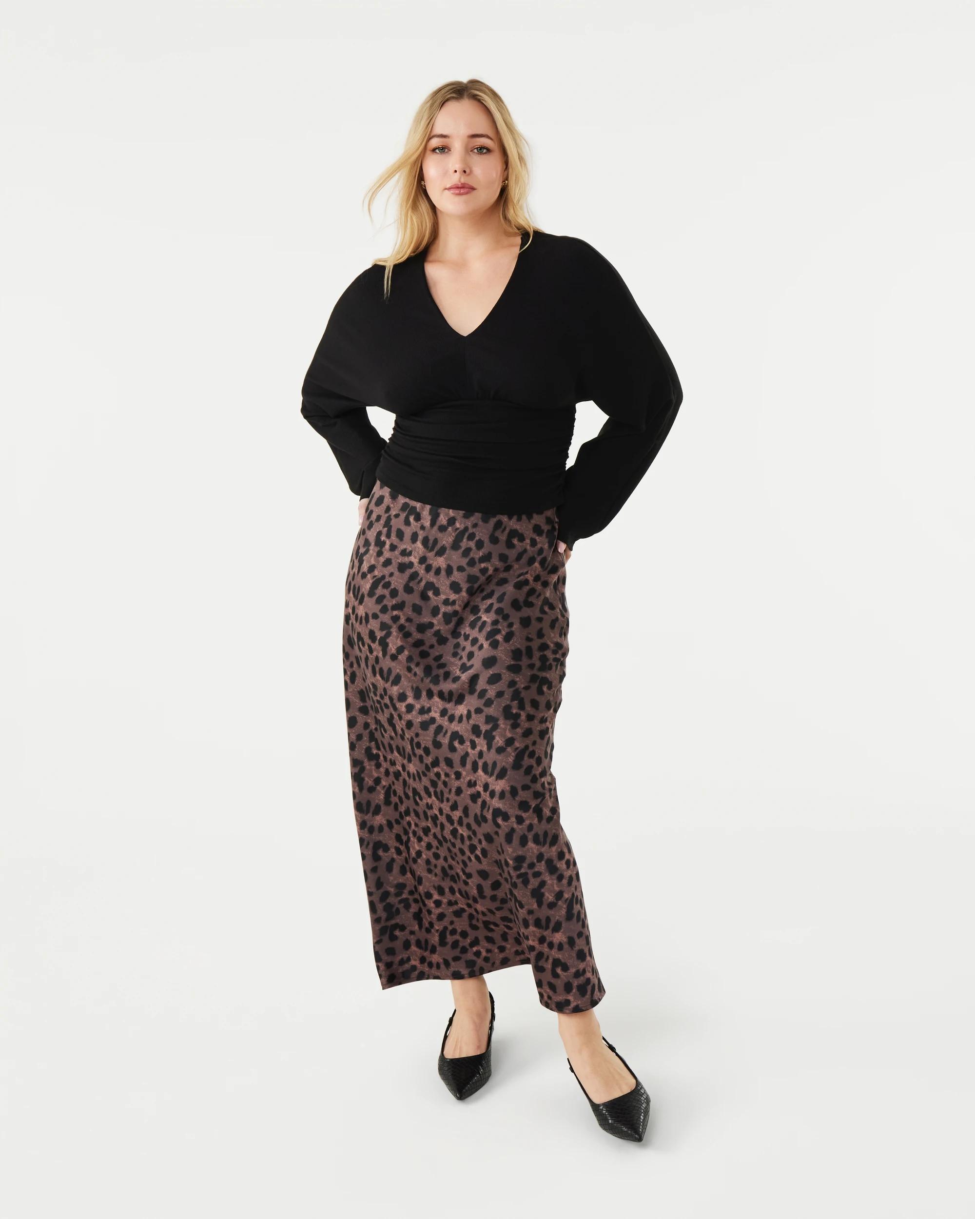 2 Long Sleeve V-Neck Ruched Top Black, 2 of 7