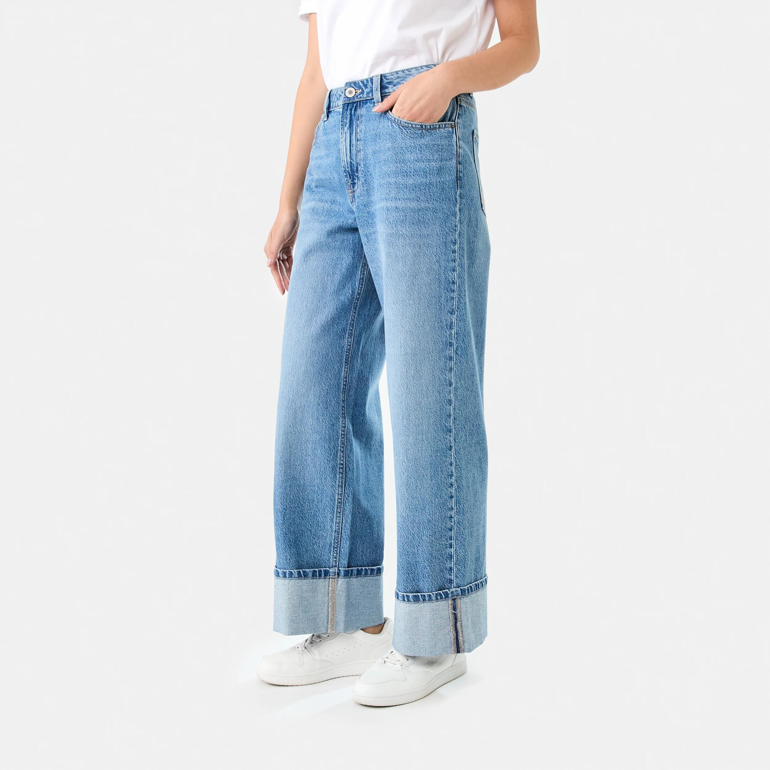 3 Cuffed Hem Jeans Light Wash, 3 of 9