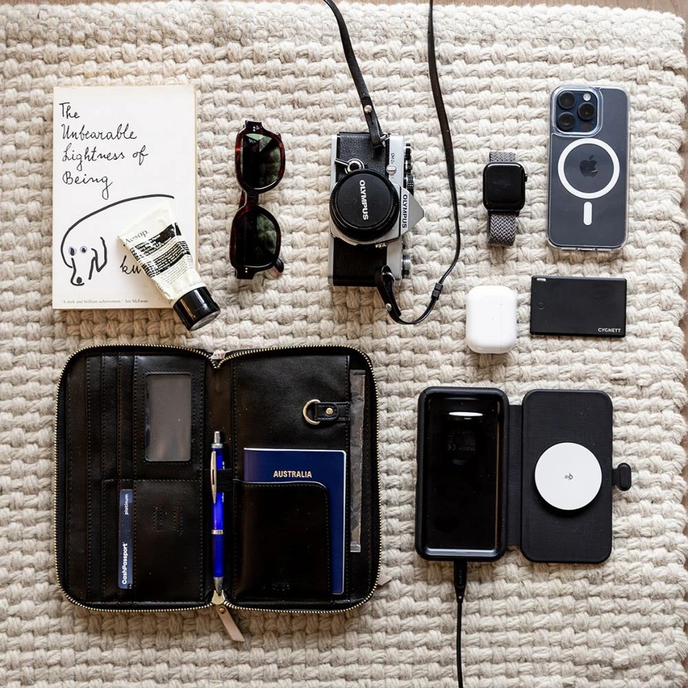 6 Cygnett MagTravel 3-in-1 Wireless Charger Black, 6 of 8