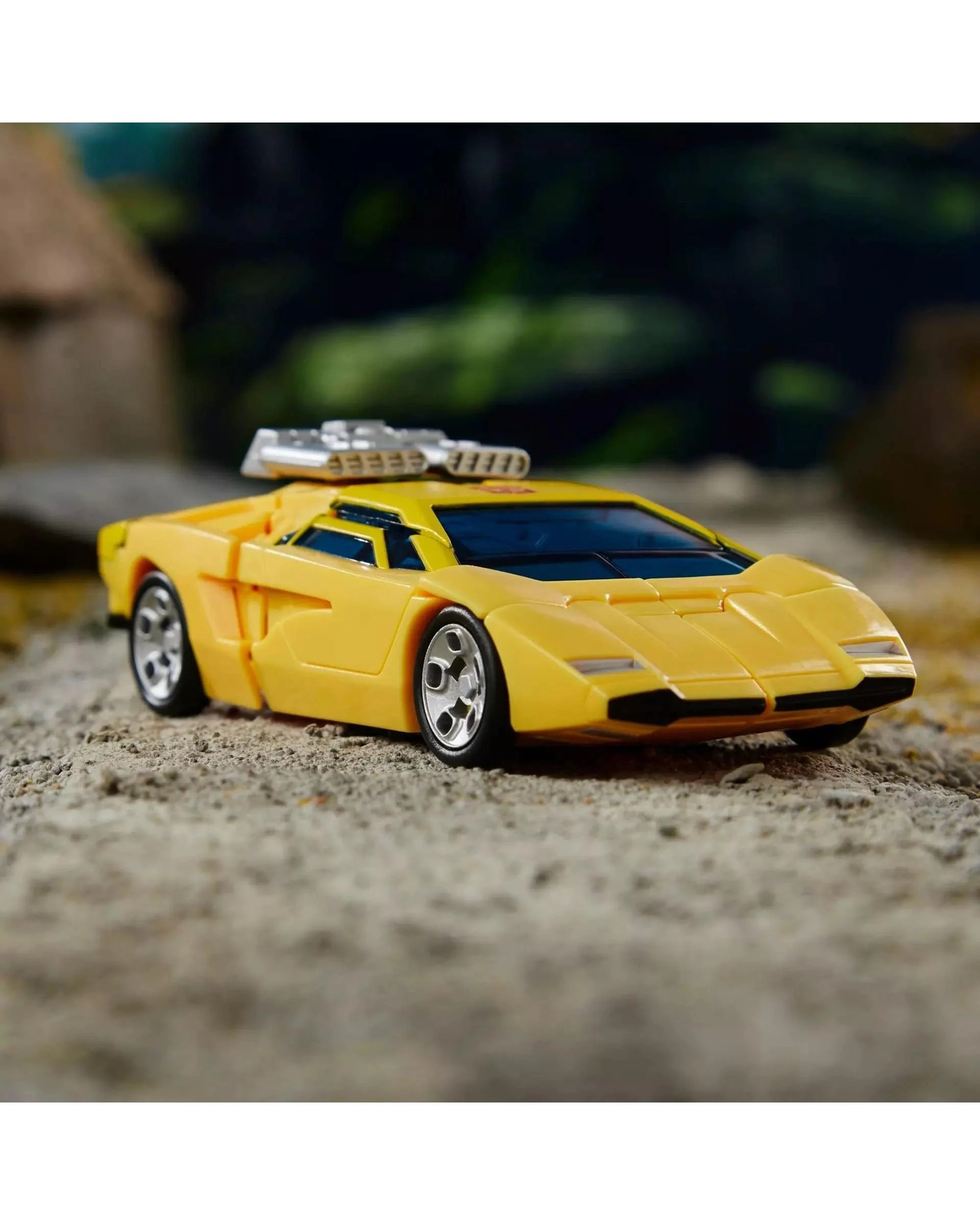 4 Transformers Generations War for Cybertron: Earthrise Deluxe Class WFC-E36 Sunstreaker, 4 of 7