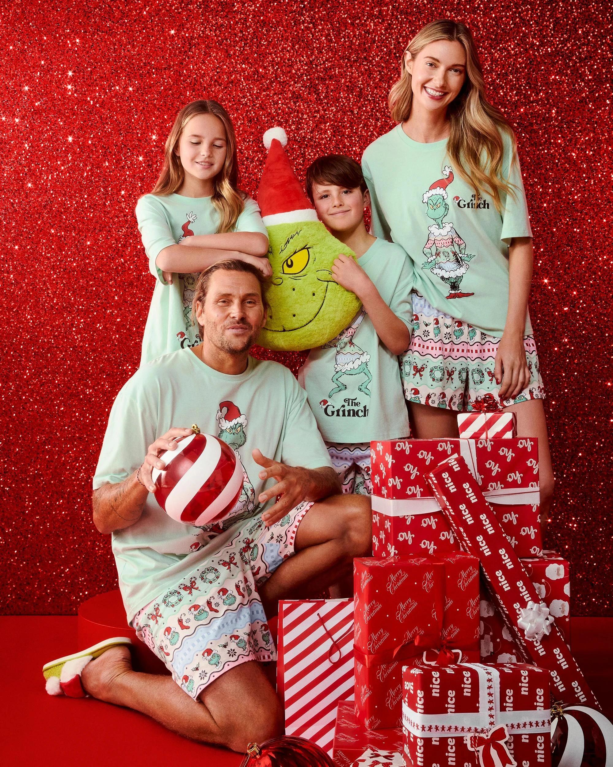 6 The Grinch Family Matching Christmas Grinch Younger Kids Cotton Pyjama Set 08 GRINCH, 6 of 7