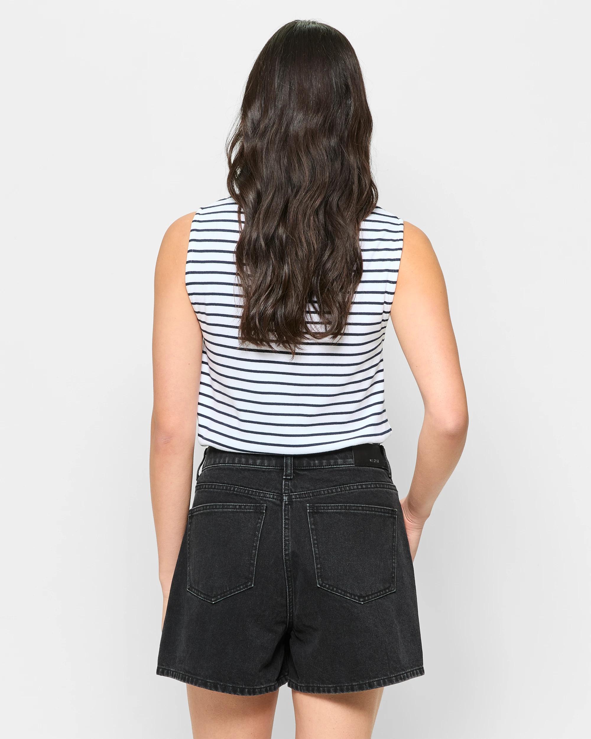 4 Target Denim Skort WORN BLACK WASH, 4 of 5