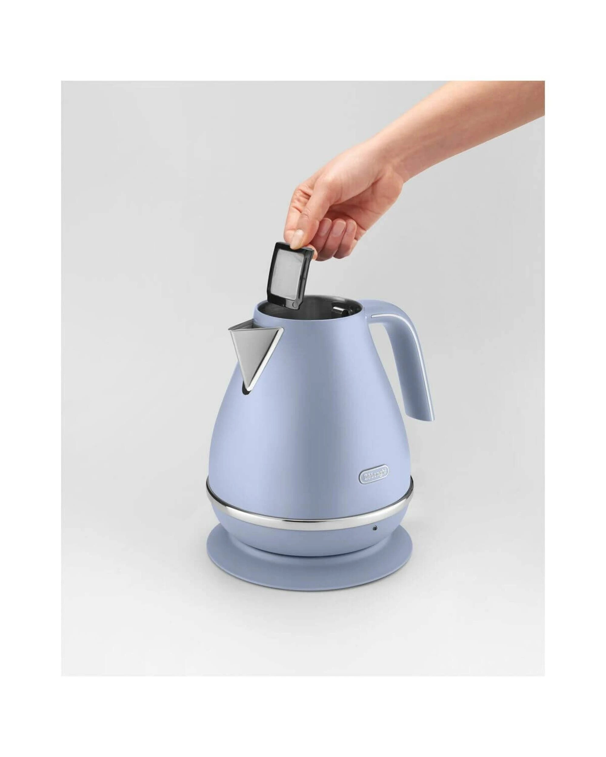 4 De'Longhi The Icona Capitals 1.7L Kettle Amsterdam Blue, 4 of 5