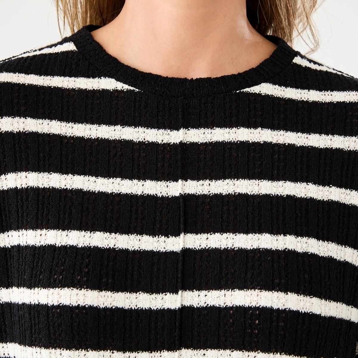 5 Long Sleeve Textured Top Black Strp, 5 of 7