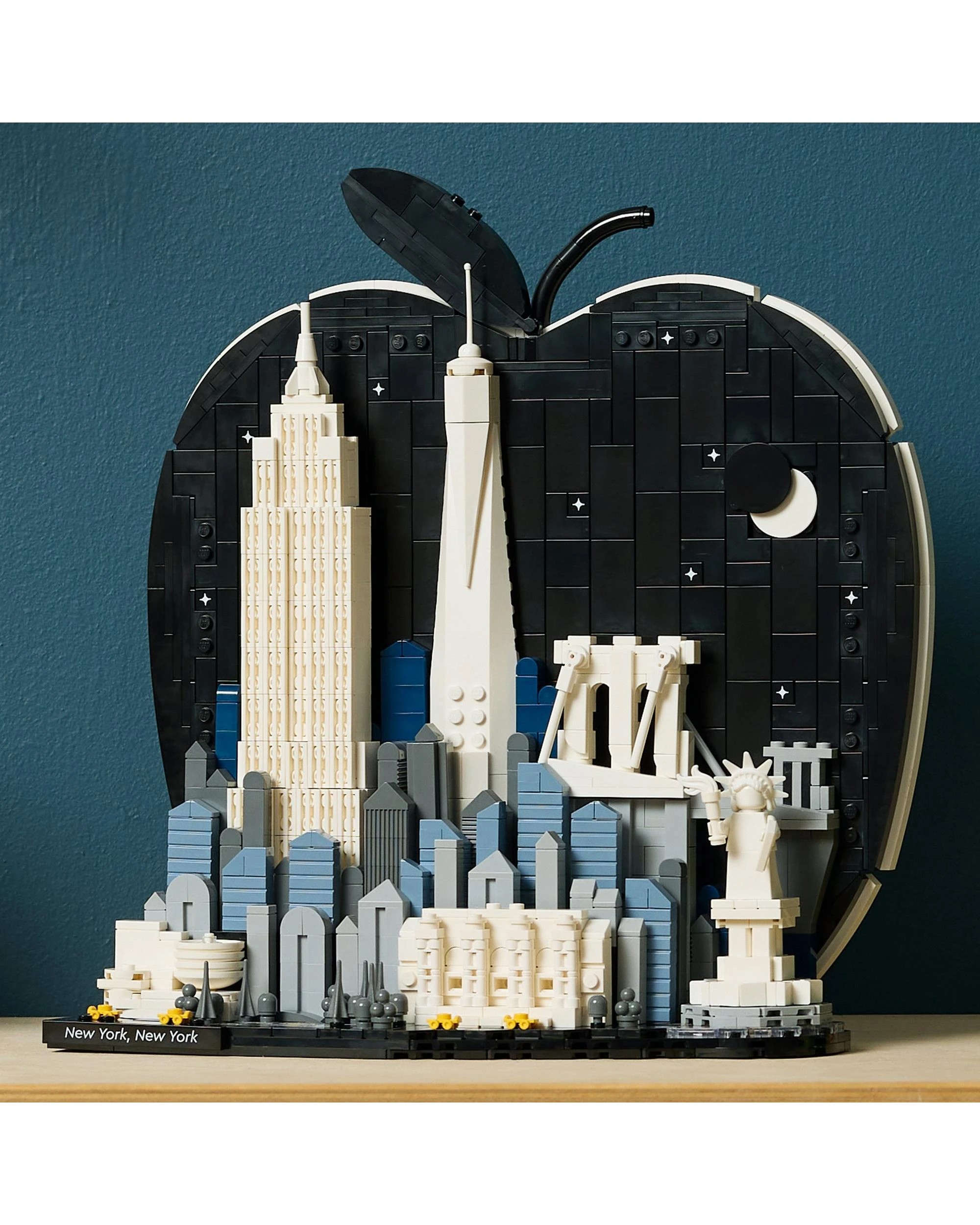 4 LEGO Architecture: New York City - The Big Apple - 21066, 4 of 9
