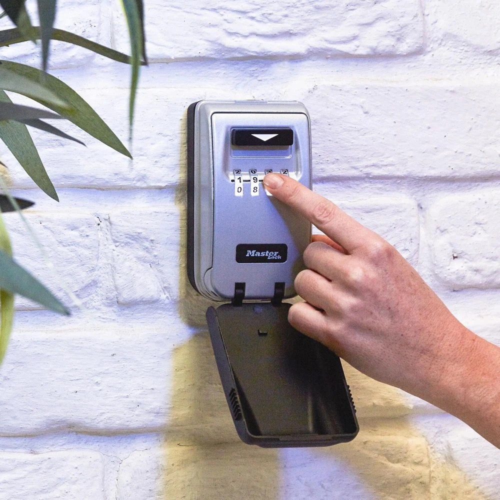 7 Master Lock Wall Mountable Light Up Key Safe, 7 of 10