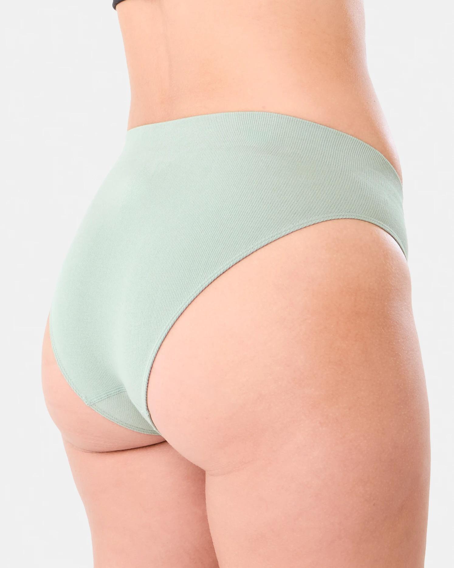 4 3 Pack Seamfree Bamboo Rib Bikini Briefs Som Bk Ig, 4 of 5