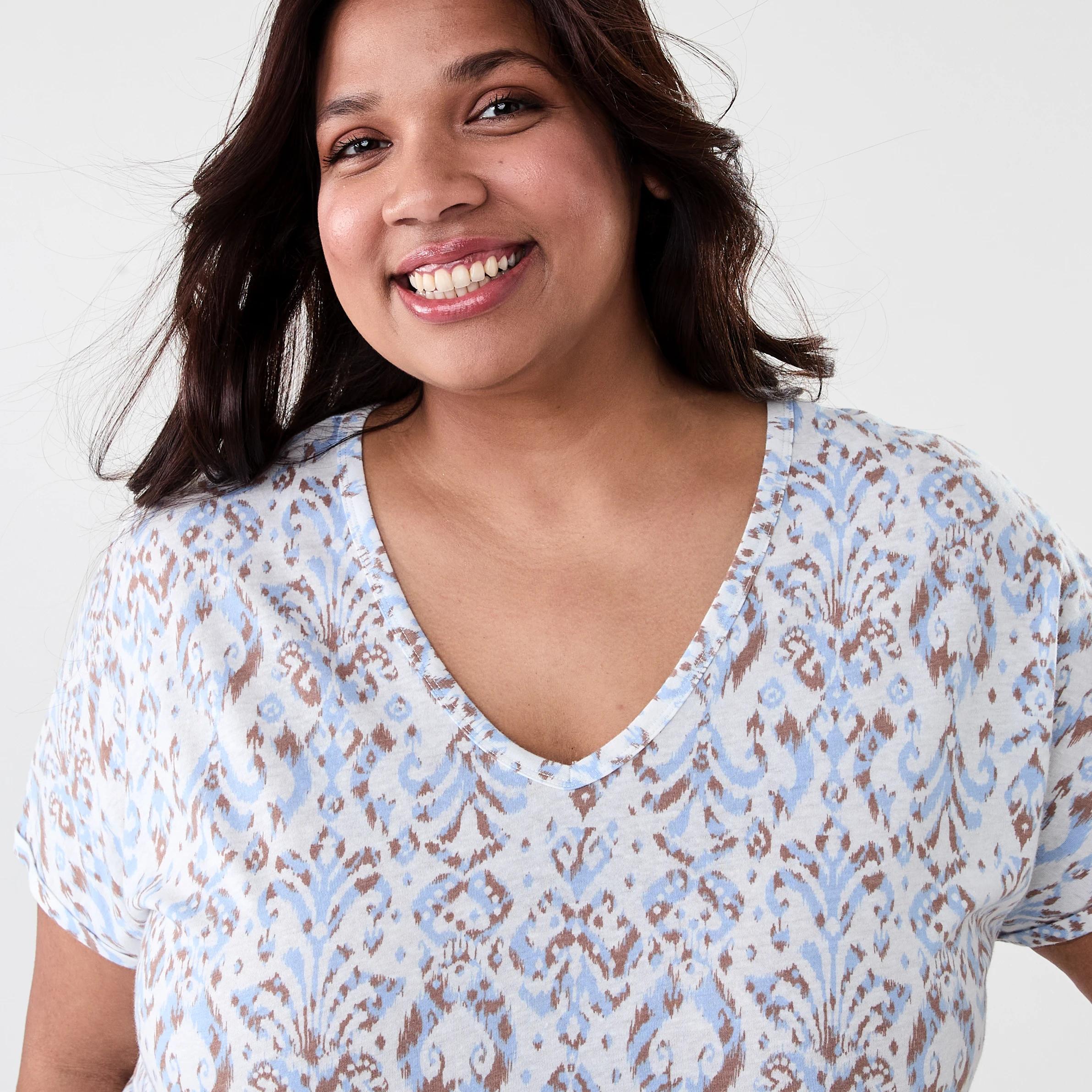 4 Curve Short Sleeve Print V-neck T-shirt Ikat, 4 of 6