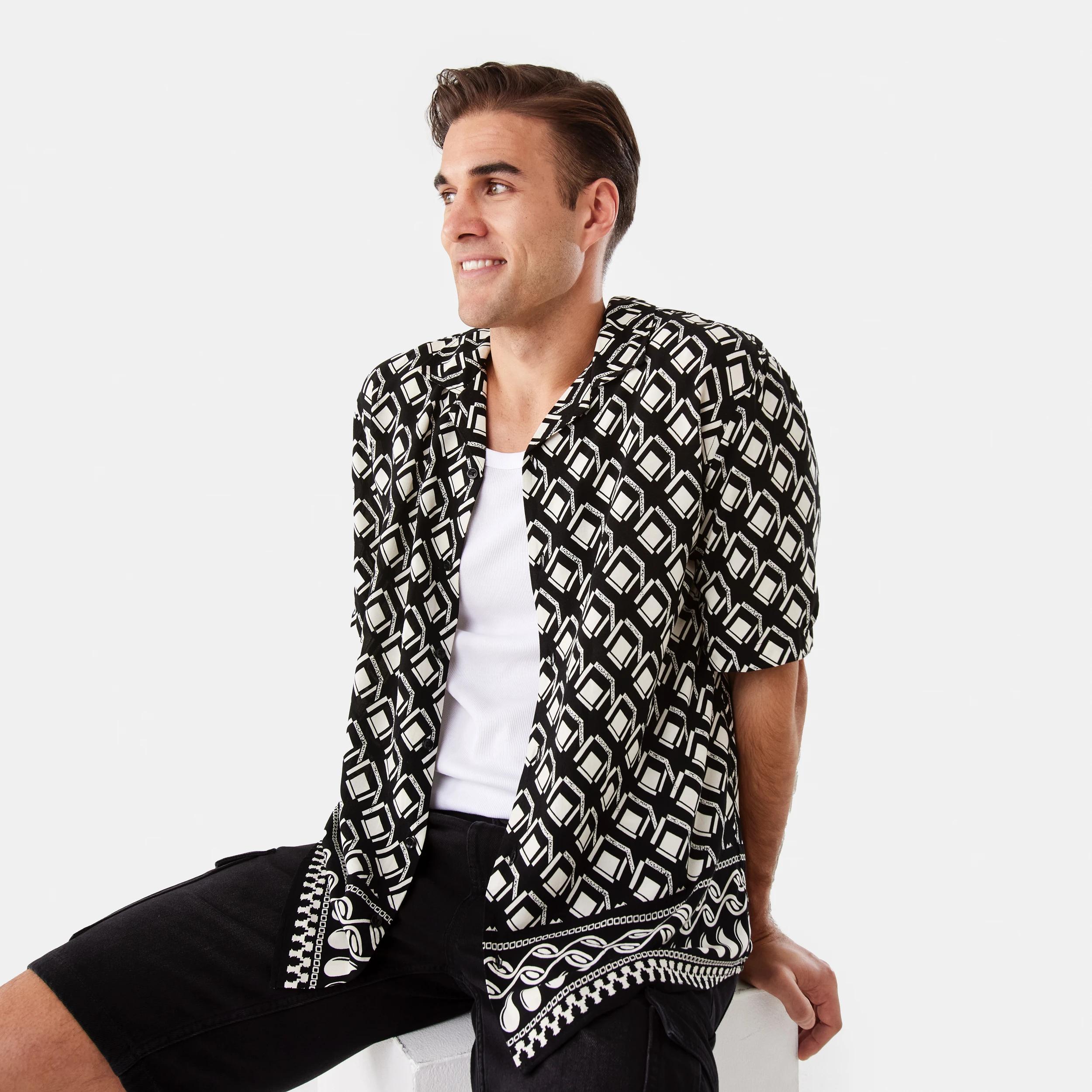 9 Short Sleeve Resort Print Shirt Hexag Geo, 9 of 10