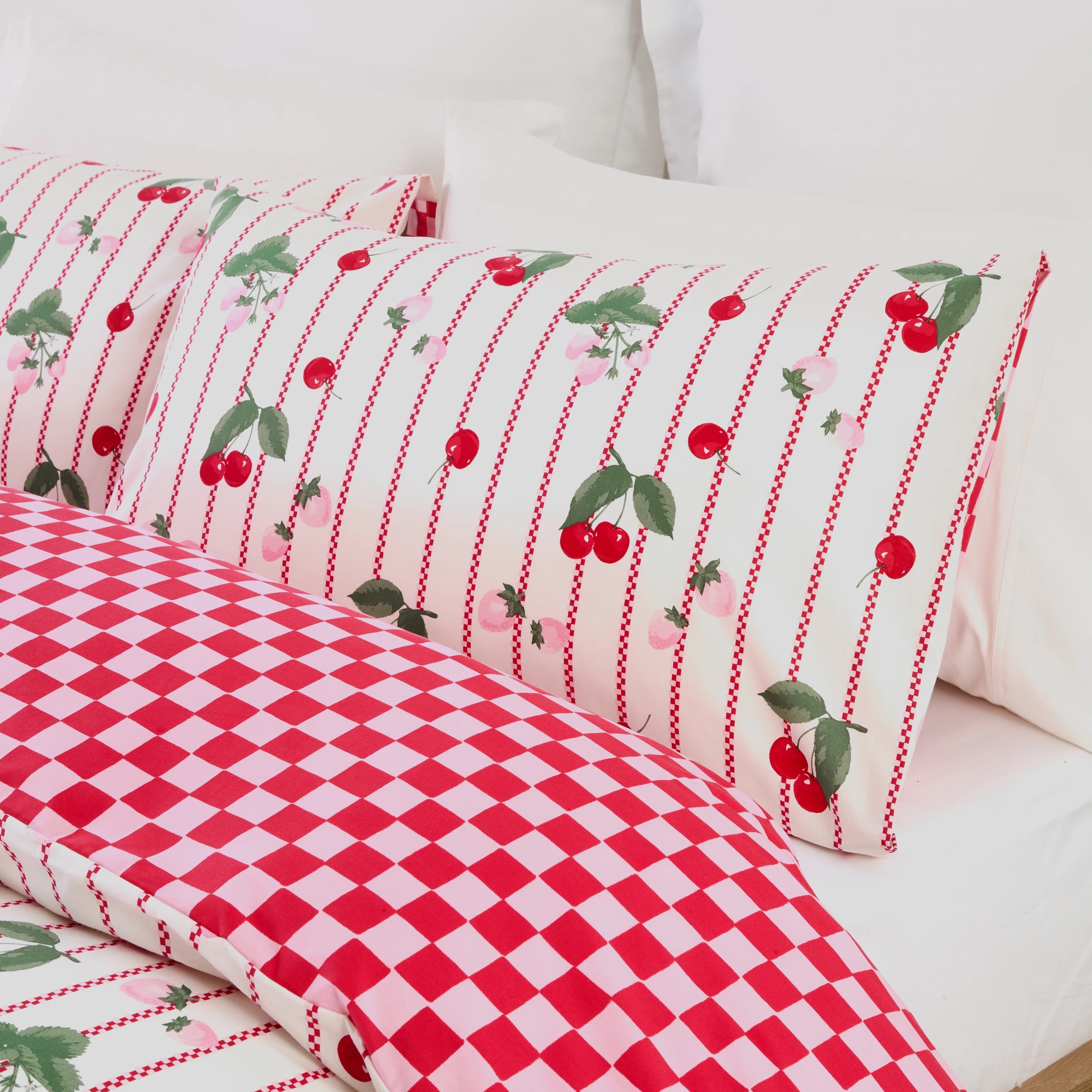 3 Berries Cotton Rich Reversible Quilt Cover Set - Double Bed, 3 of 8