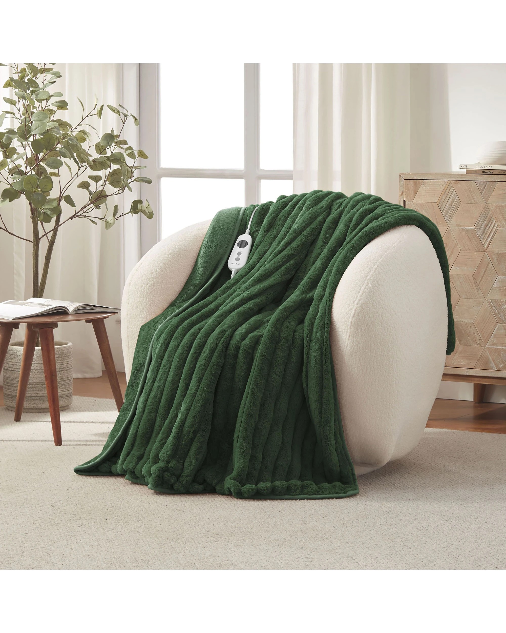 1 Dreamaker Cirra Chunky Embossed Fleece Heated Throw 130x160cm - Emerald Green, 1 of 10
