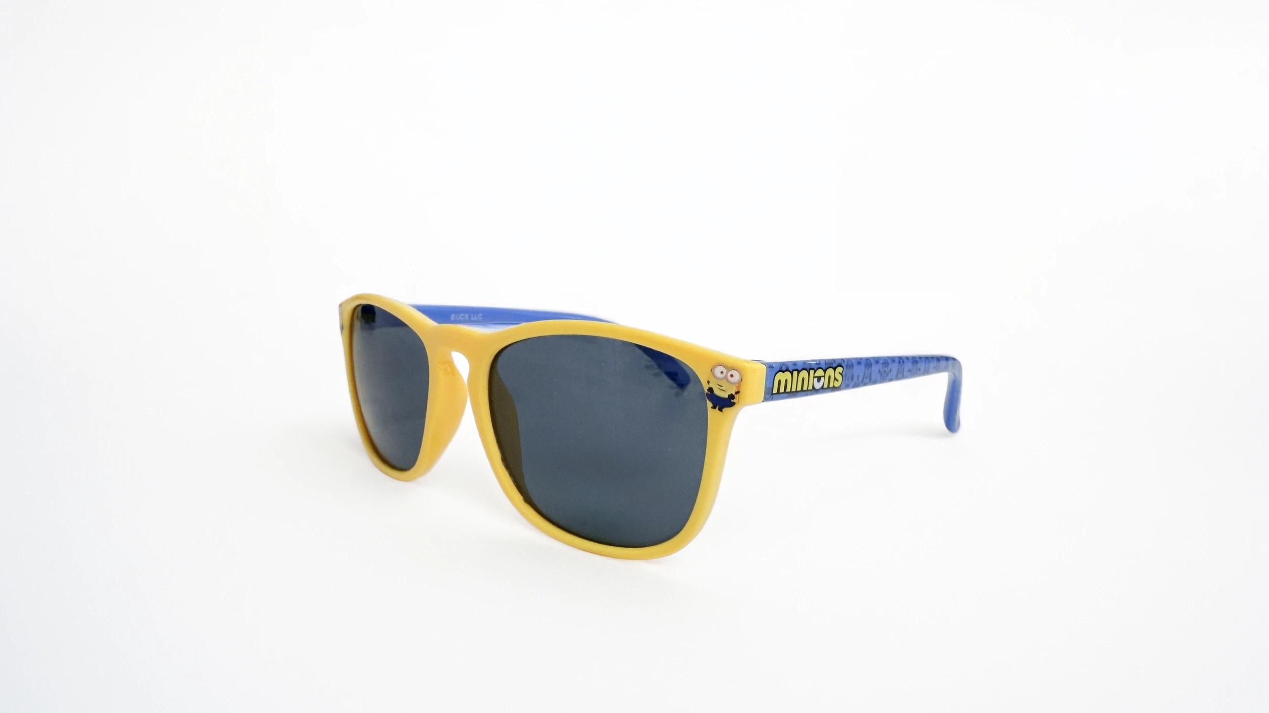 4 Illumination's Minions License Children's Sunglasses and Case Set Minion, 4 of 6