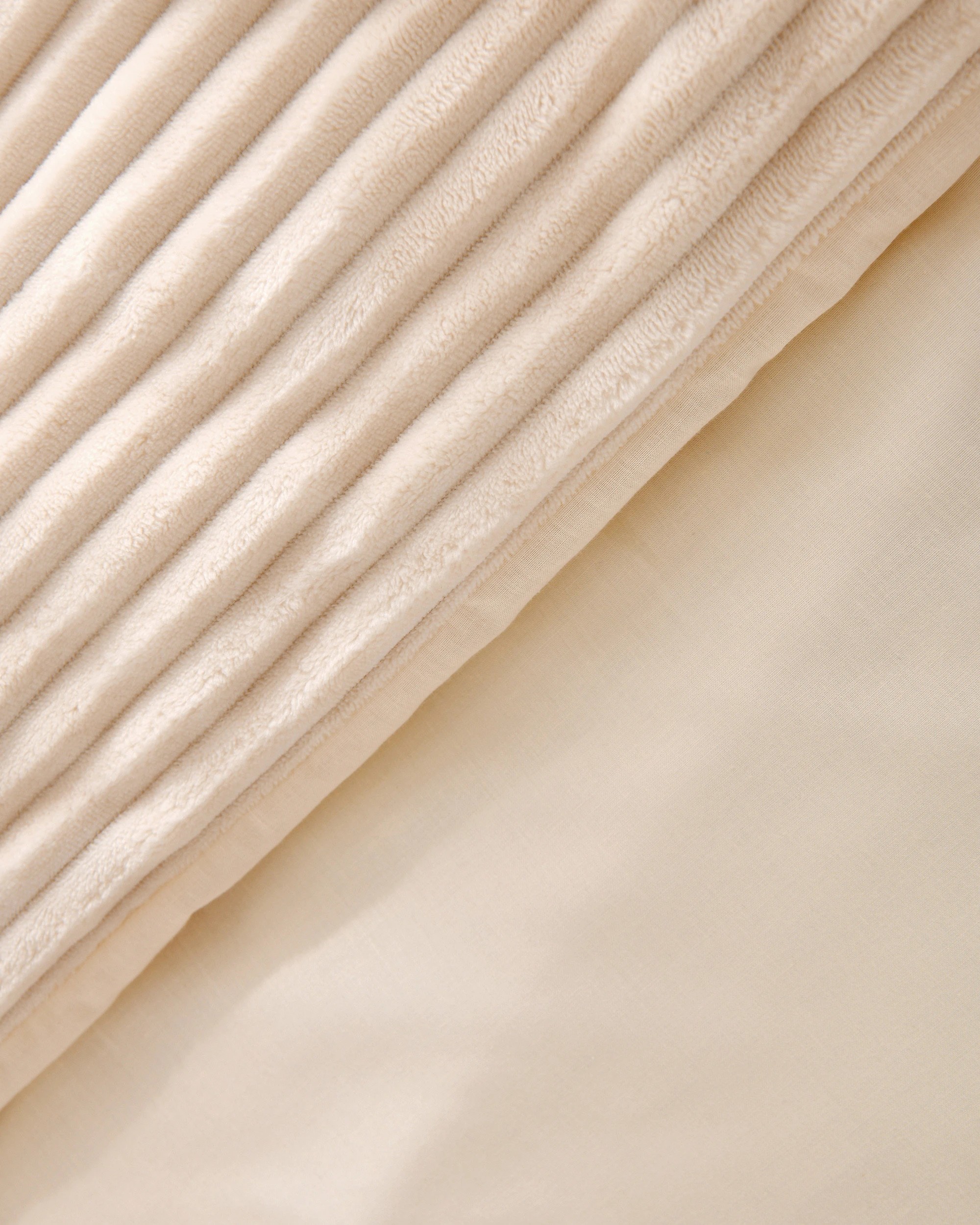 5 Dreamaker Embossed Fleece Quilt Cover Set - King Bed - Vanilla, 5 of 6
