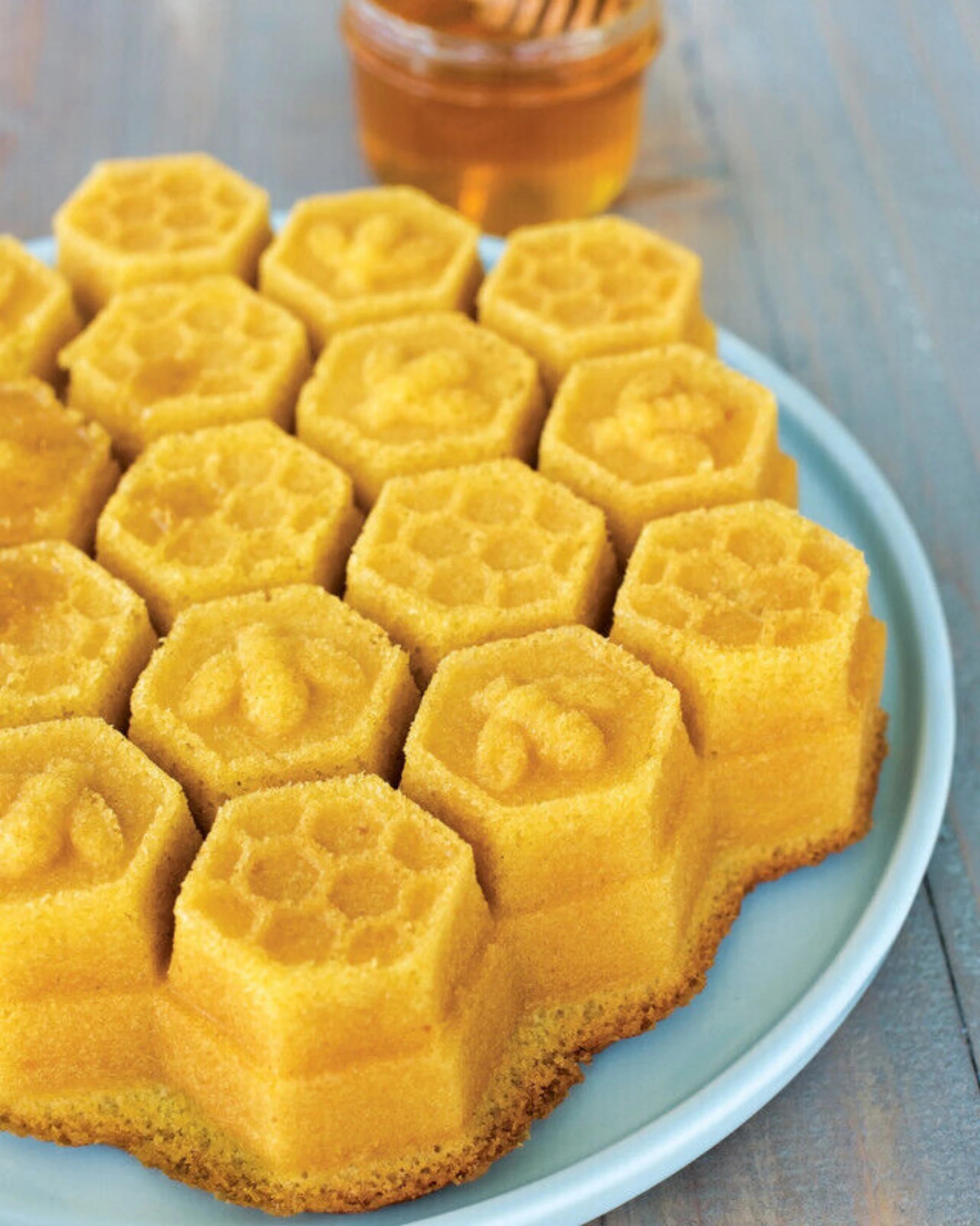 3 Nordic Ware Honeycomb Pull Apart Tin - Gold, 3 of 4