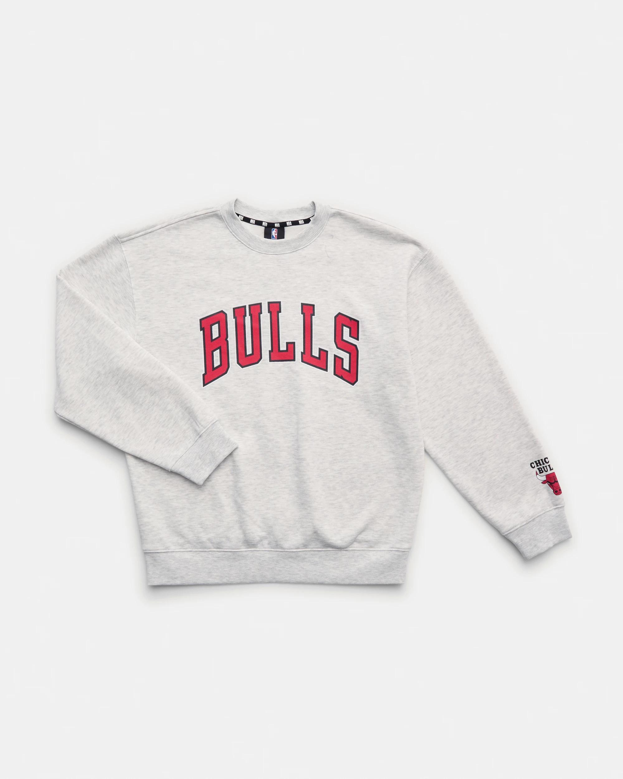 1 Official NBA Adult Lounge Crew Pullover WHITE MARLE BULLS, 1 of 3