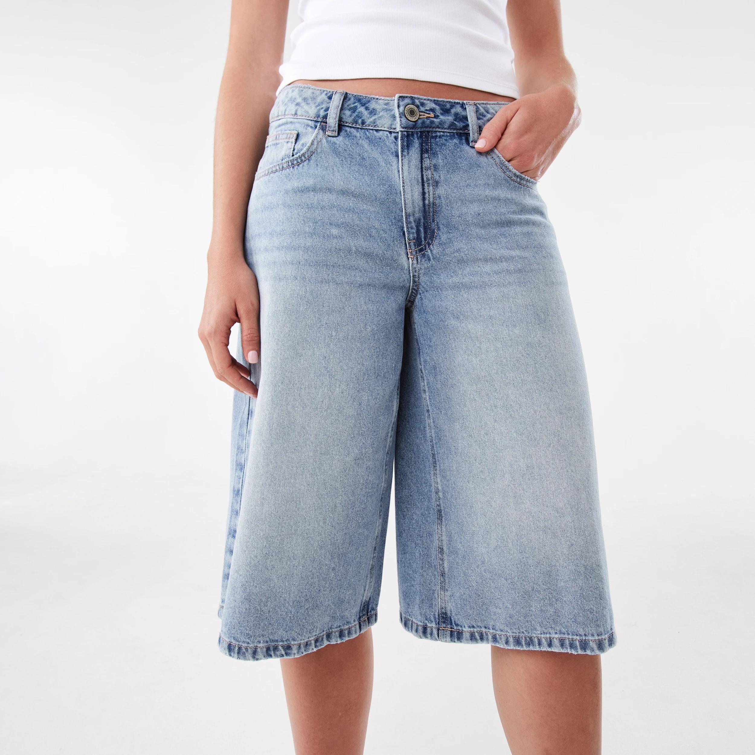 1 Baggy Bermuda Shorts Light Wash, 1 of 10