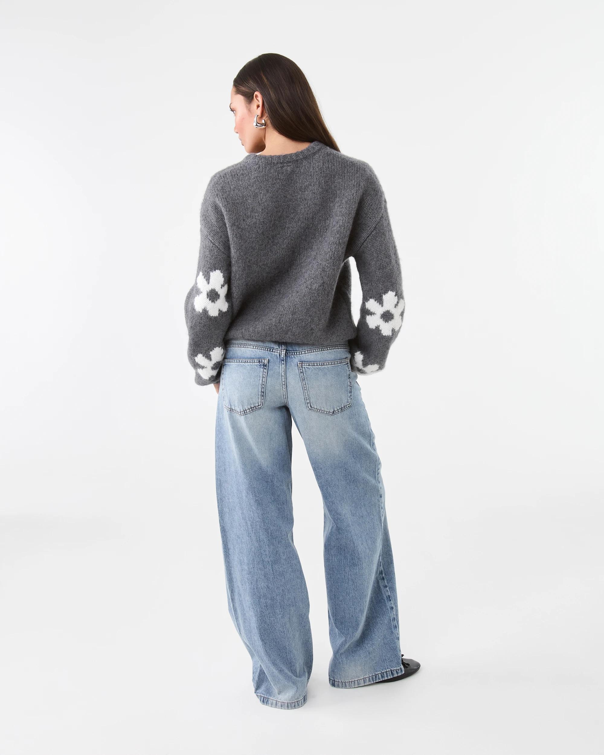 6 Low Rise Wide Leg Jeans Light Wash, 6 of 9