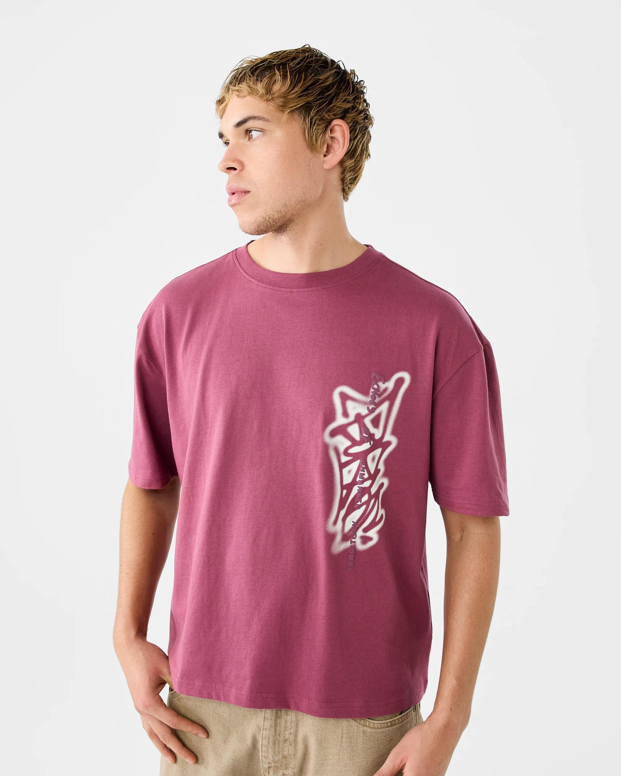 1 Boxy Print T-shirt Red Graffi, 1 of 9
