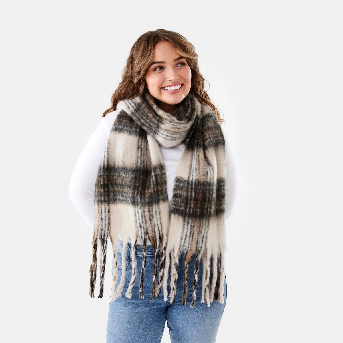 3 Fluffy Scarf Brwn Plaid, 3 of 3
