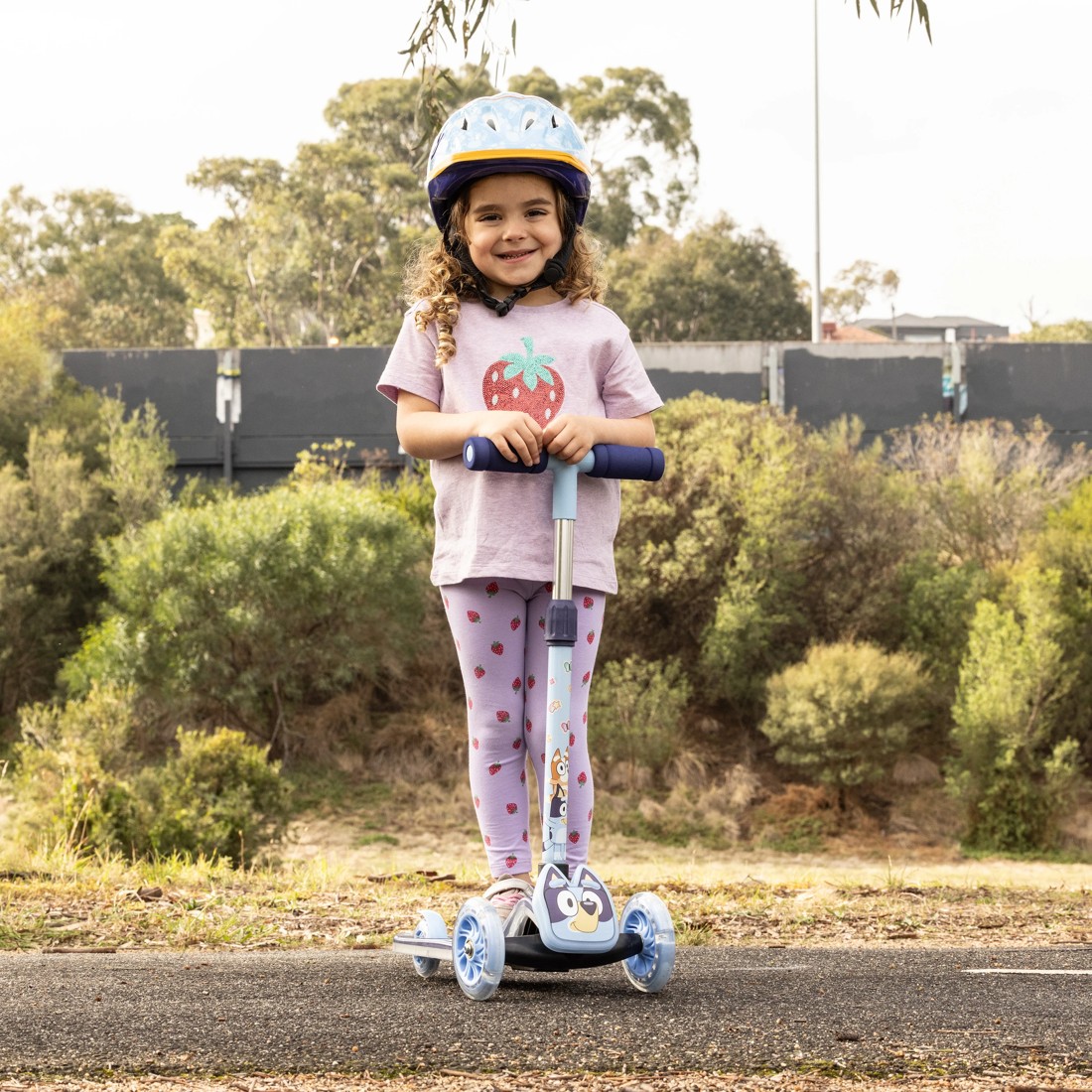 6 Bluey 3D Light and Sound Tri Scooter, 6 of 7