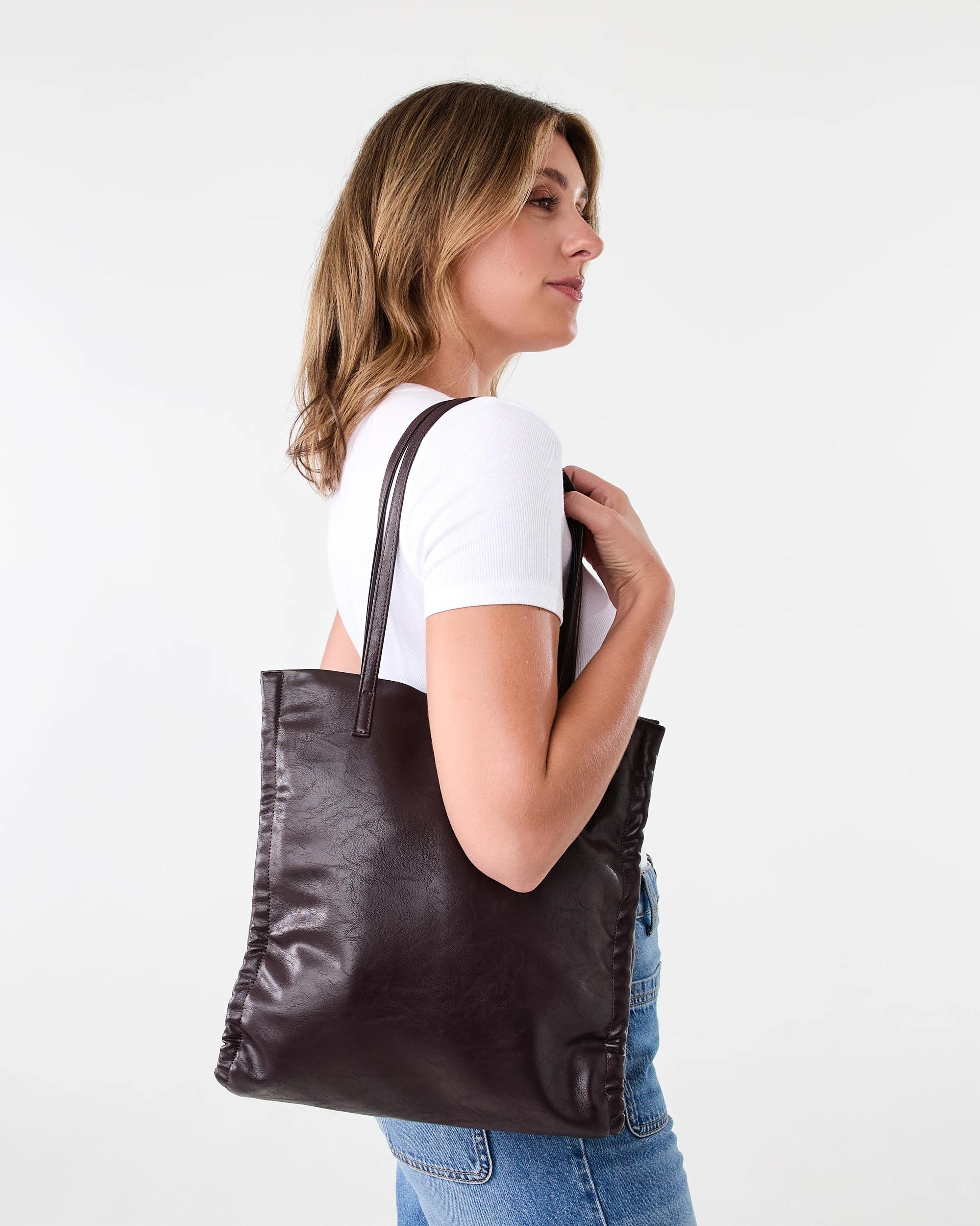 6 Scrunch Tote Bag Rich Burg, 6 of 6