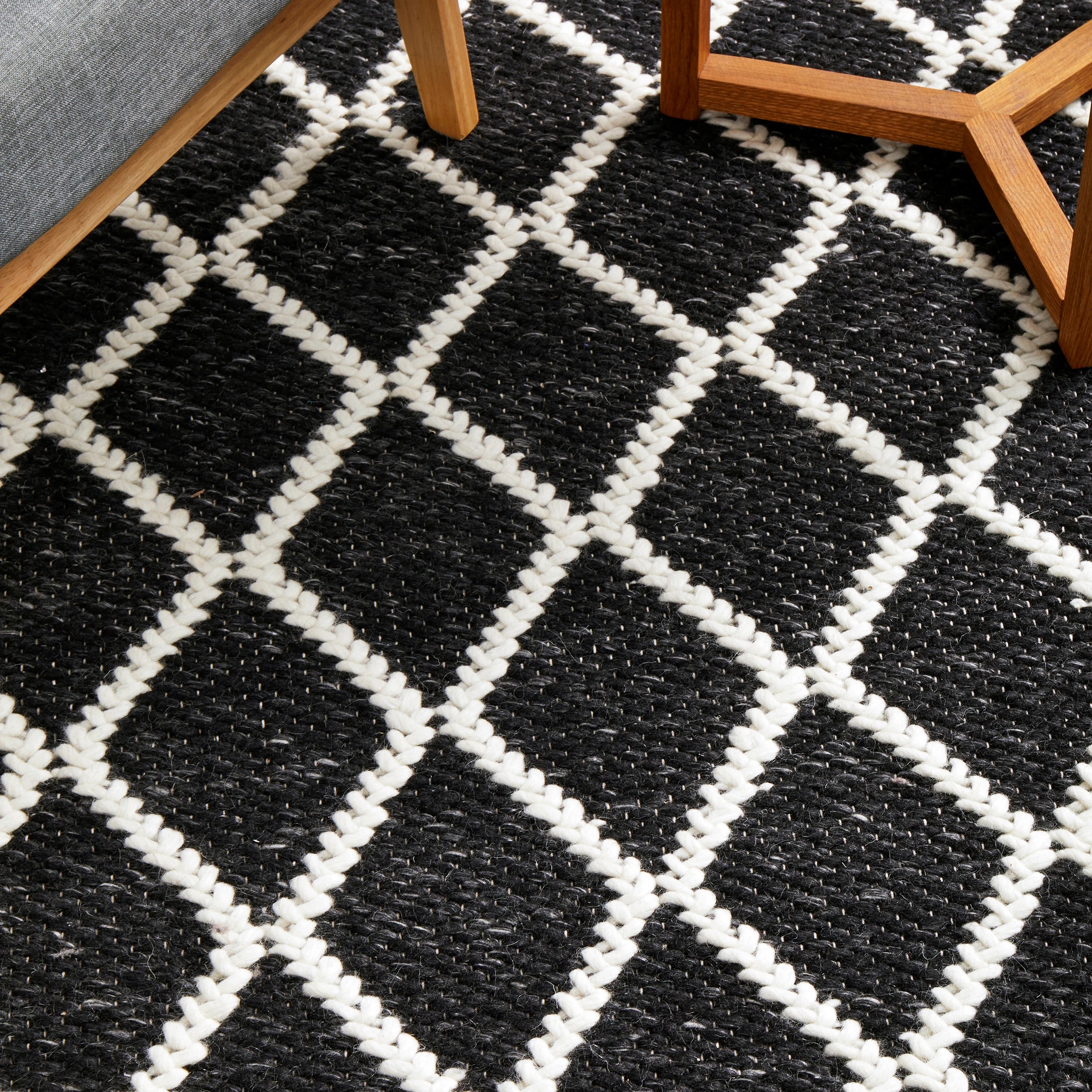 8 Common Ground Rugs Valor Black 280x190cm - Large Hand Loomed Rug - Black, 8 of 8