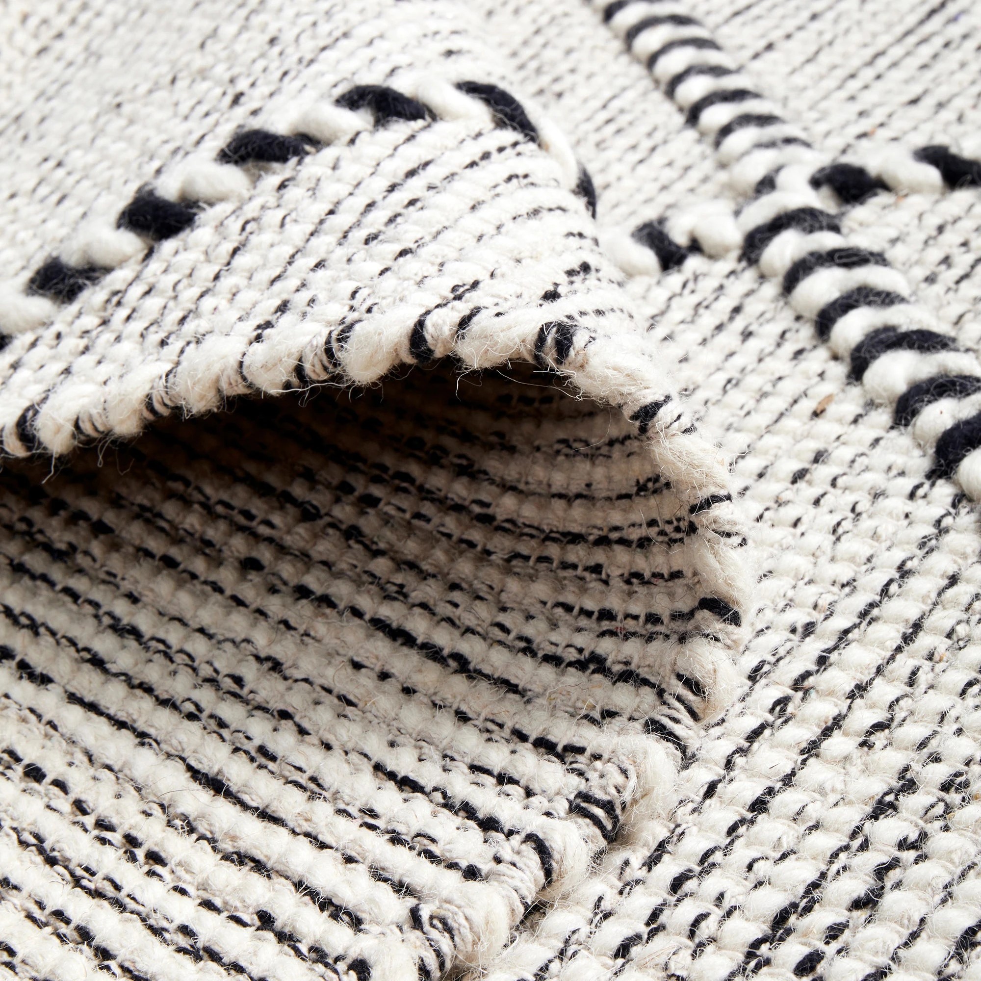 8 Common Ground Rugs Chateau 77 225x155cm - Grey, 8 of 9