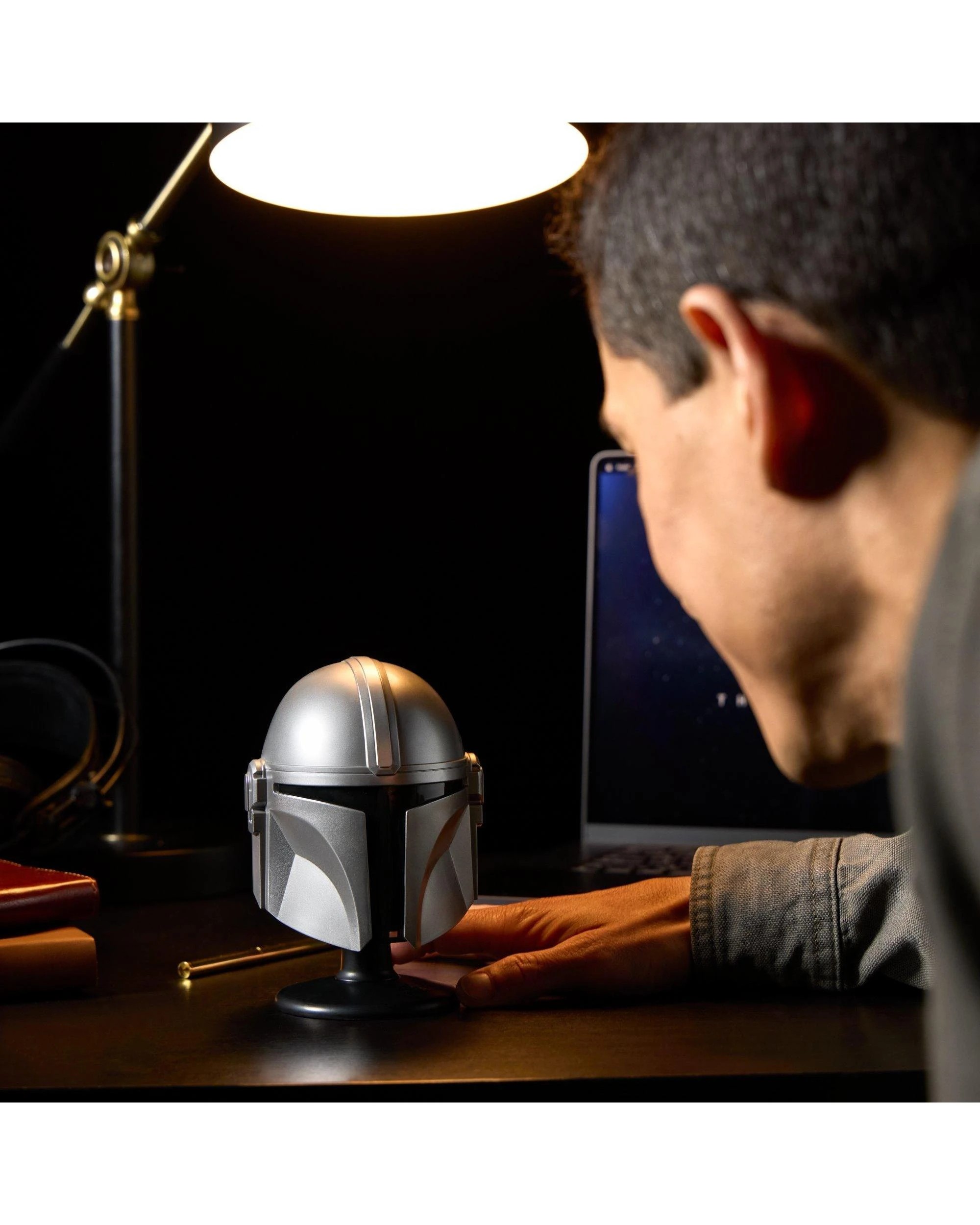 6 Star Wars: The Black Series The Mandalorian Mini Helmet, 6 of 7
