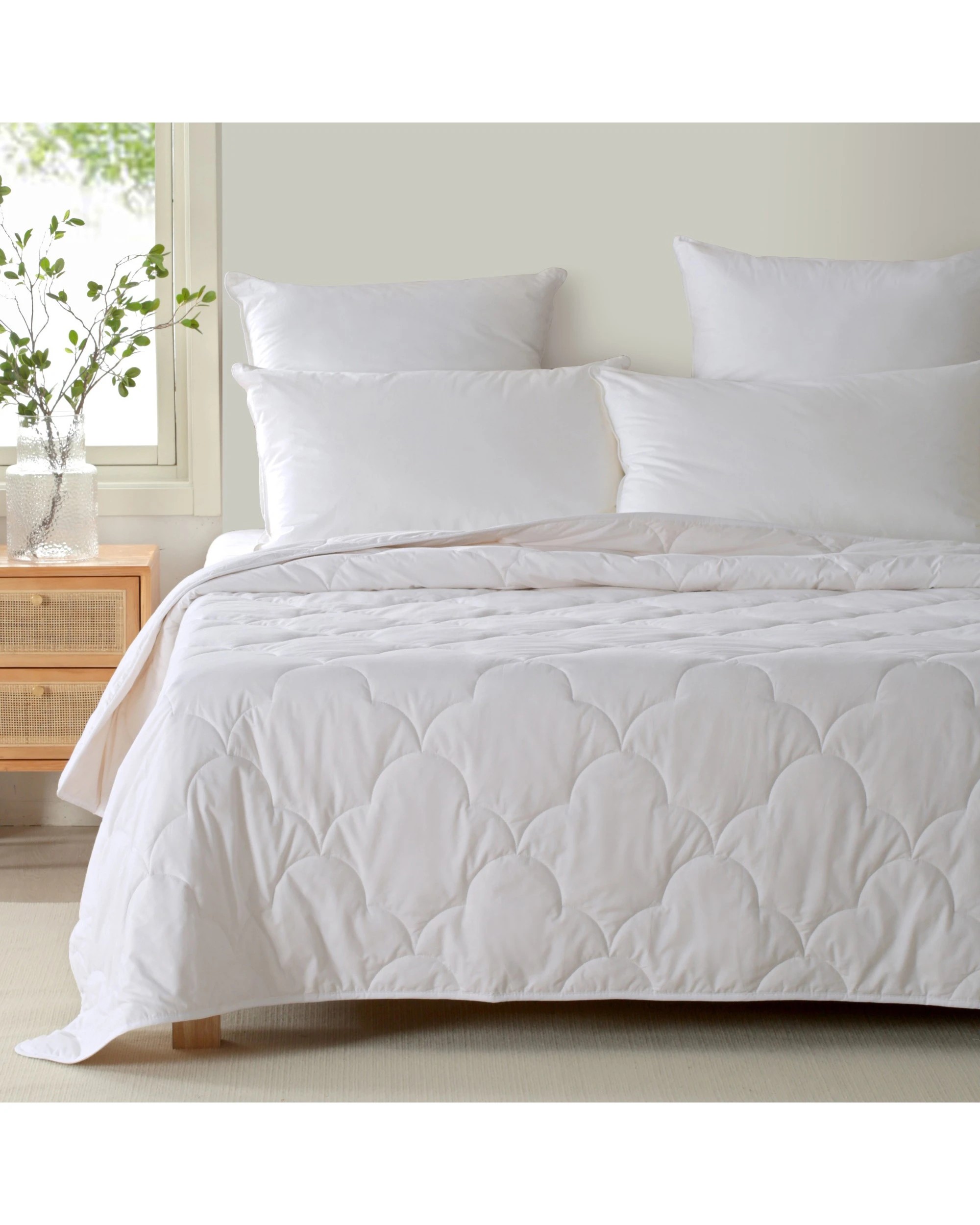 1 Dreamaker Washable All Season 100% Cotton Quilt - King Bed - White, 1 of 4