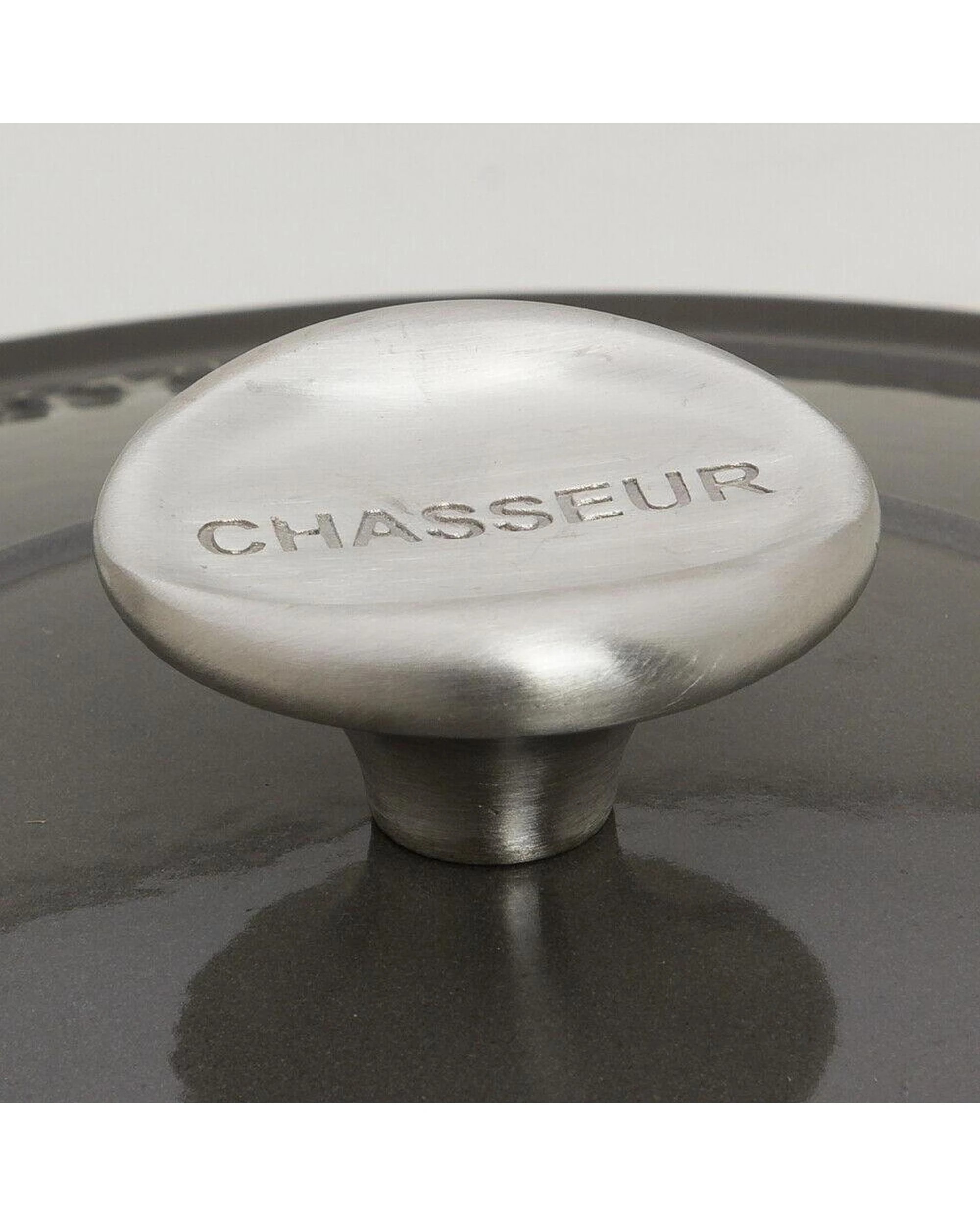3 Chasseur 24cm  4 Litre Round French Oven  Caviar - Grey, 3 of 3